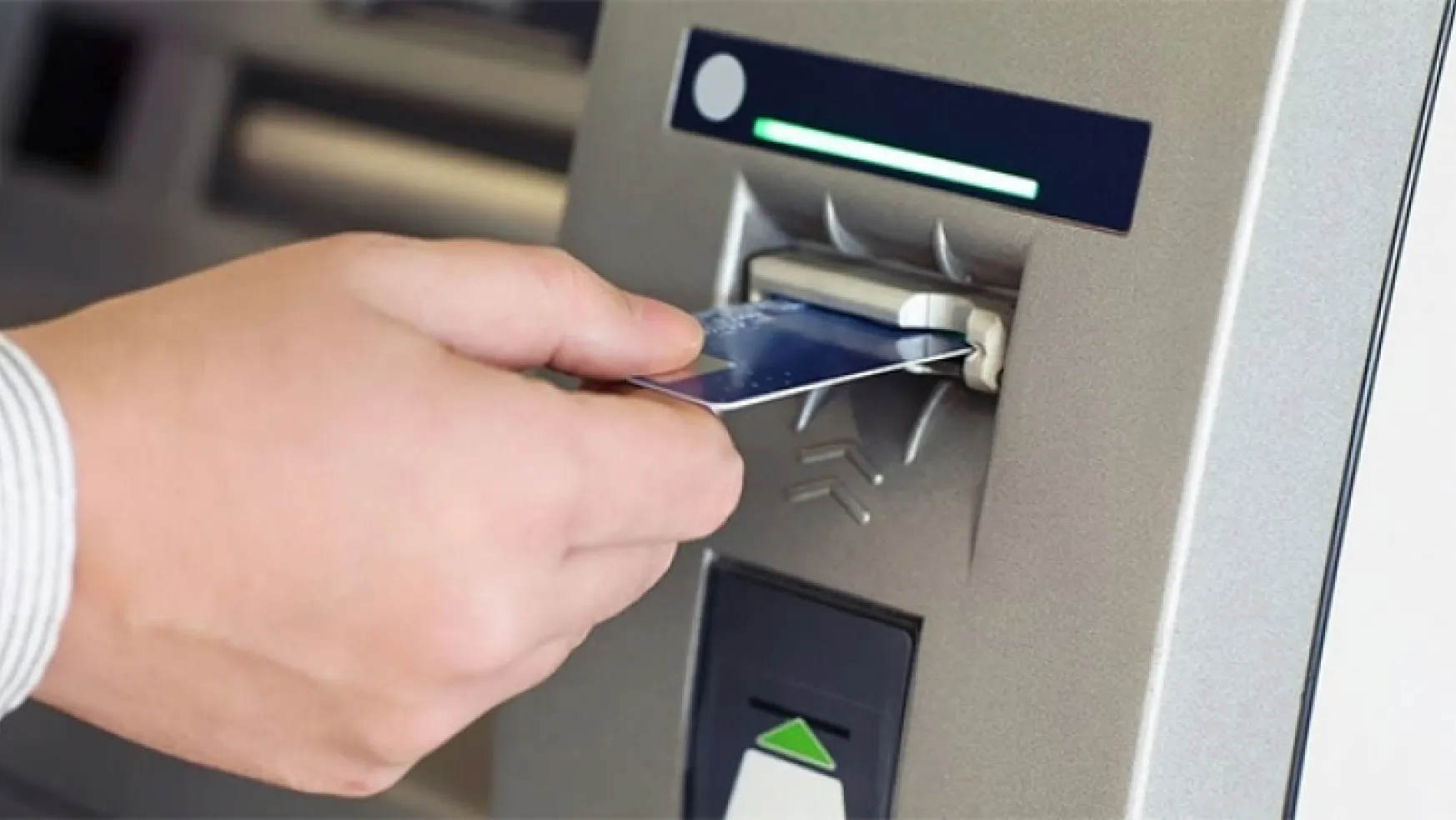 ​​​​​​​ATM'ye kartını kaptıranlar dikkat