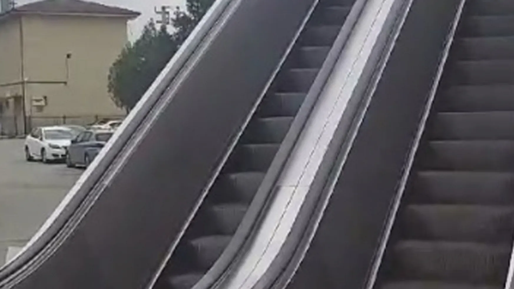 Bu merdivenler boşu boşuna çalışıyor