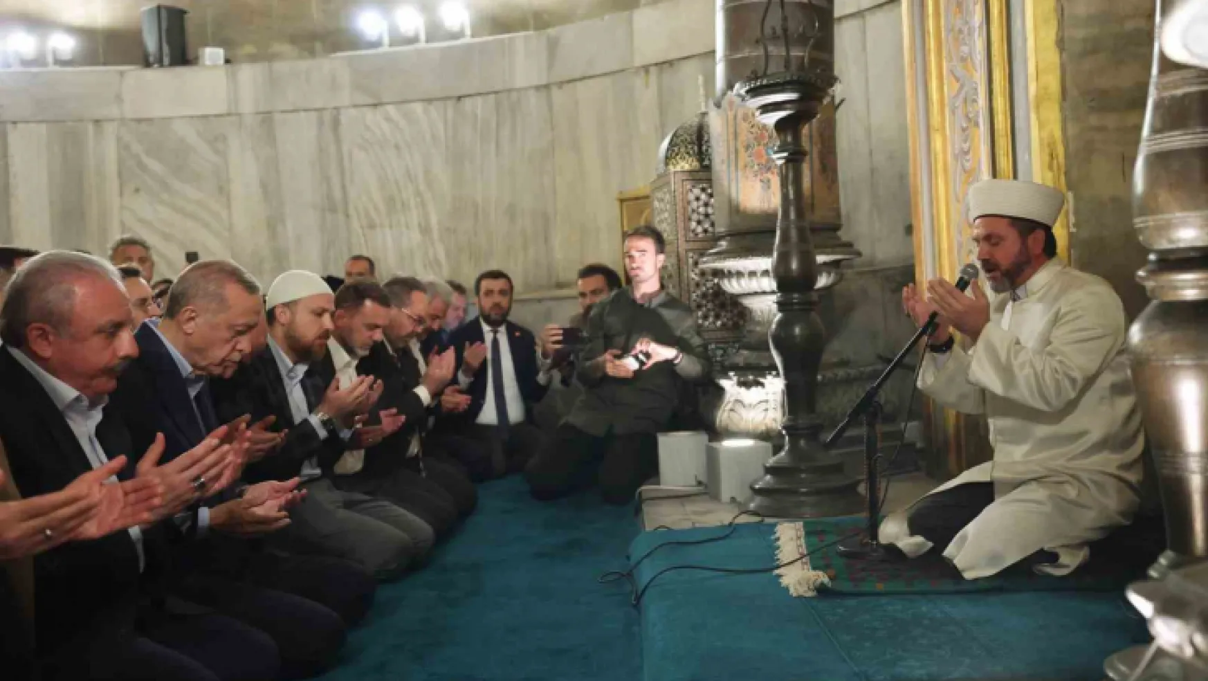 Cumhurbaşkanı Erdoğan yatsı namazını Ayasofya Camii'nde kıldı