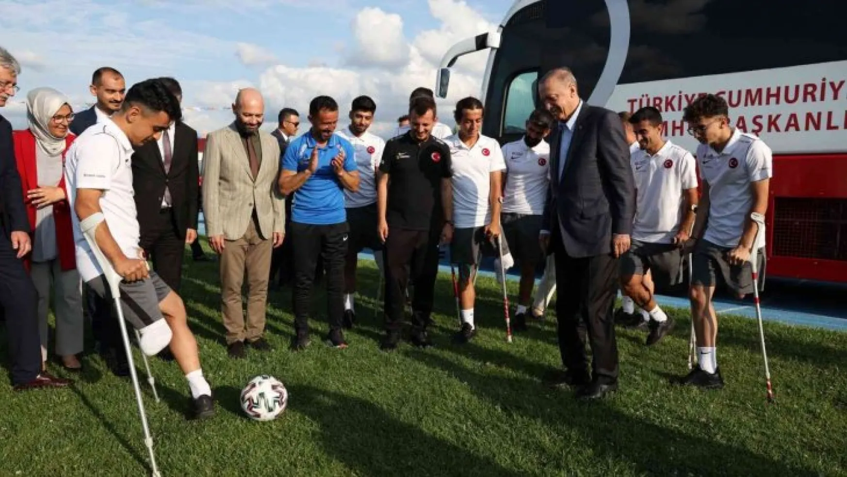 Cumhurbaşkanı Erdoğan, Ampute Futbol Takımı'nı ziyaret etti