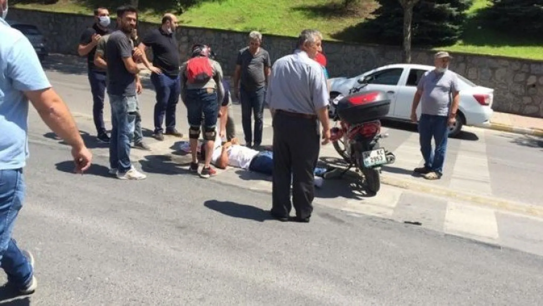 Darıca'da otomobil ile motosiklet çarpıştı!