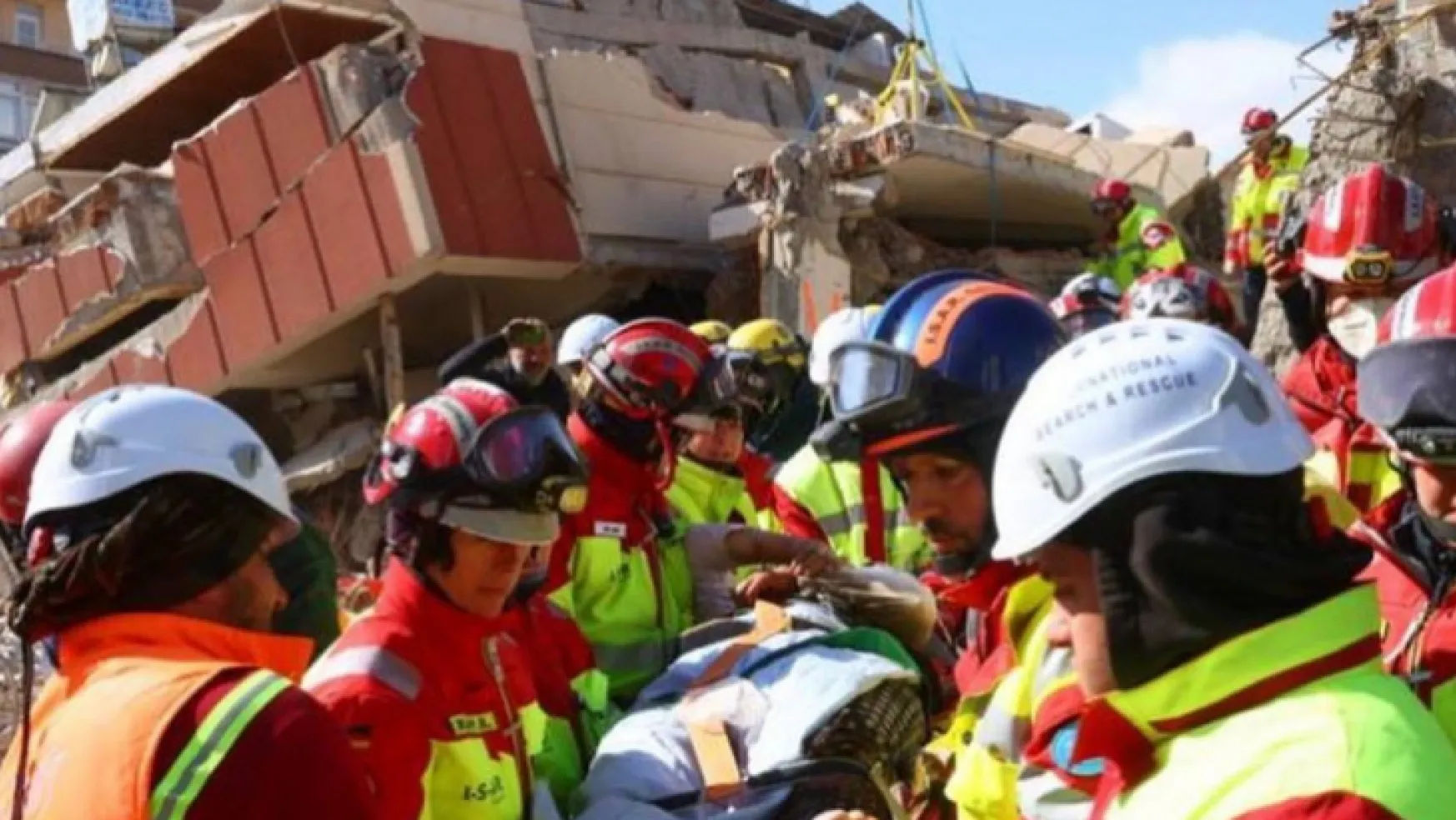 Depremde 56 kişiyi sağ çıkaran ekip Zeynep'i unutamıyor
