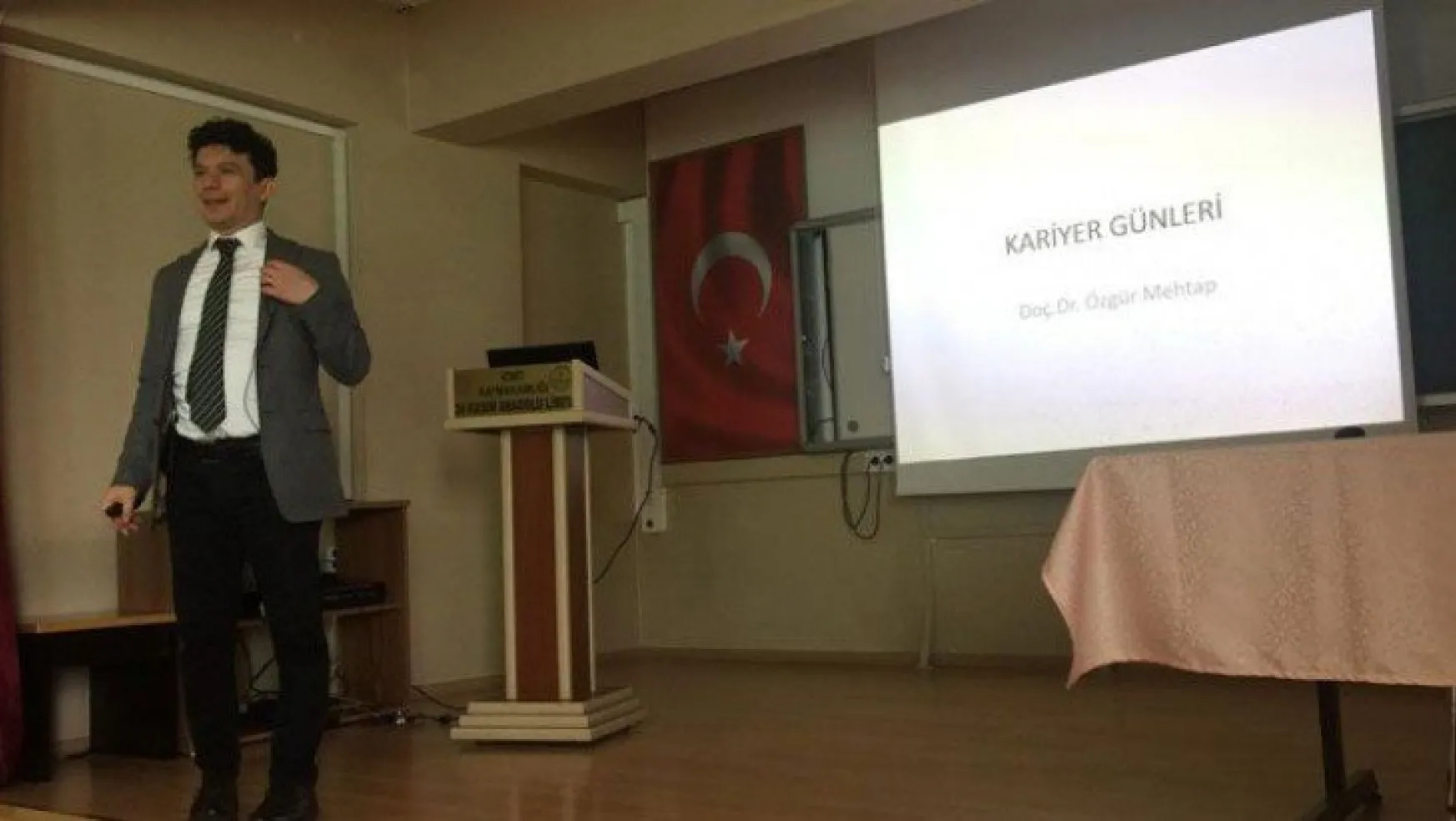 Doç. Dr. Özgür Mehtap, 24 Kasım Anadolu Lisesi öğrencileriyle buluştu
