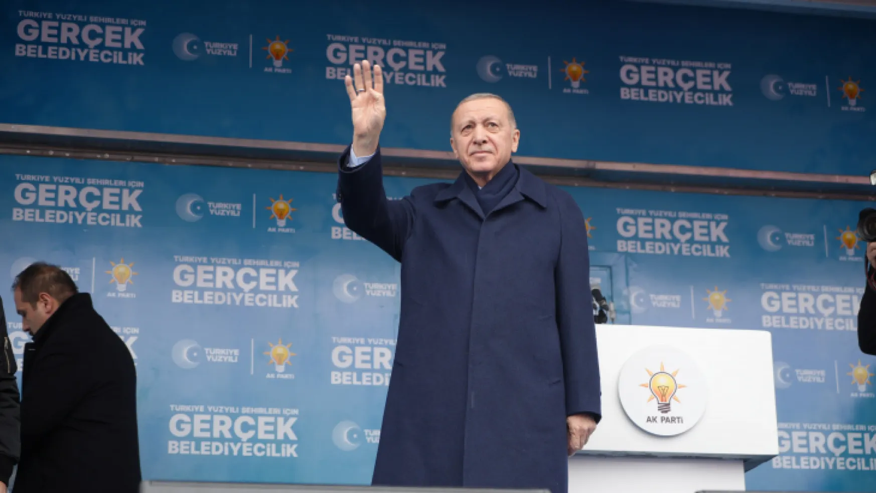 Erdoğan: Dün birlikte yoldaşlık ettiklerini bugün sırtından hançerliyorlar