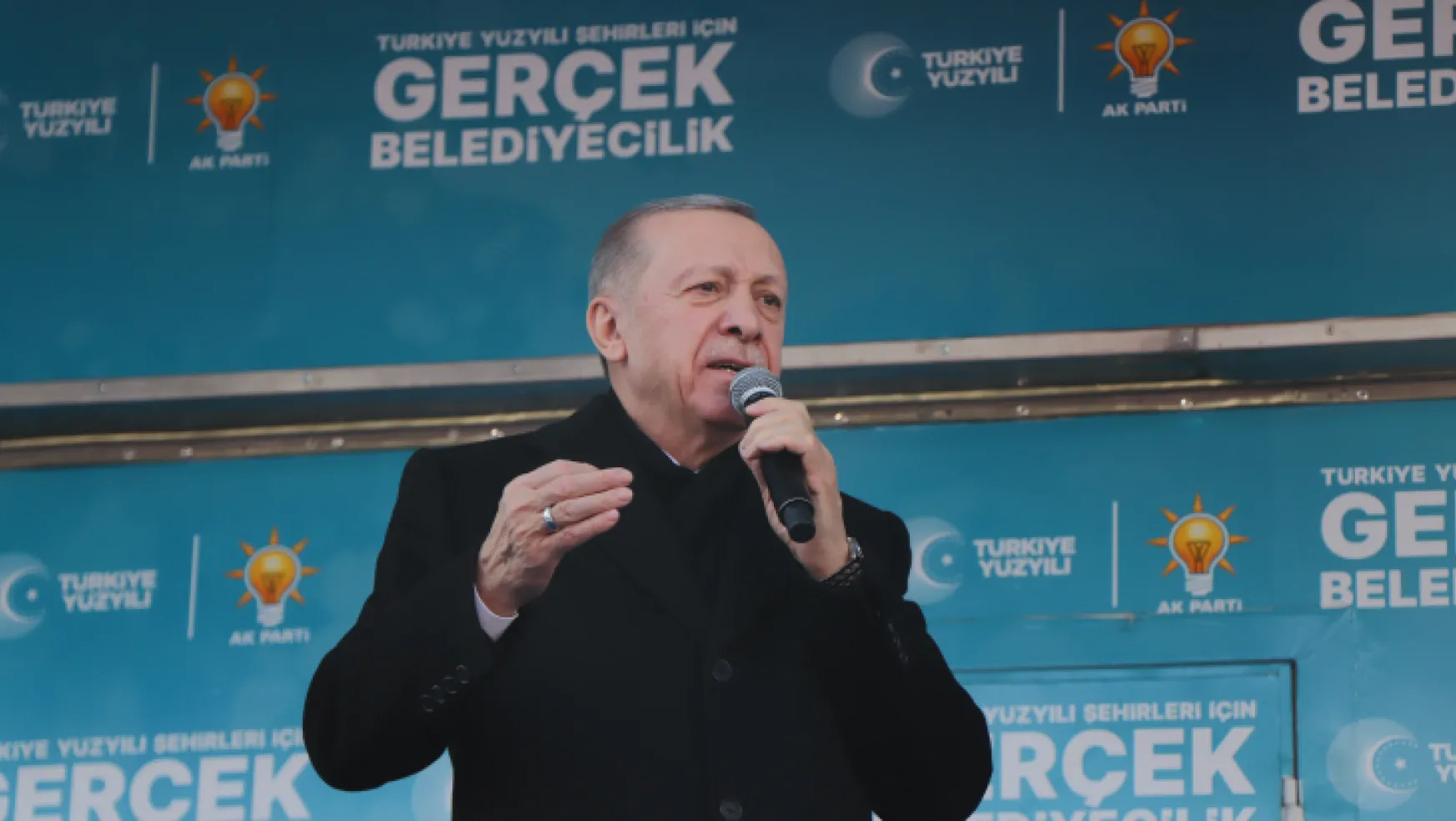Erdoğan: Muhalefet kendi içlerinde horoz dövüşünden beter bir kavga halinde