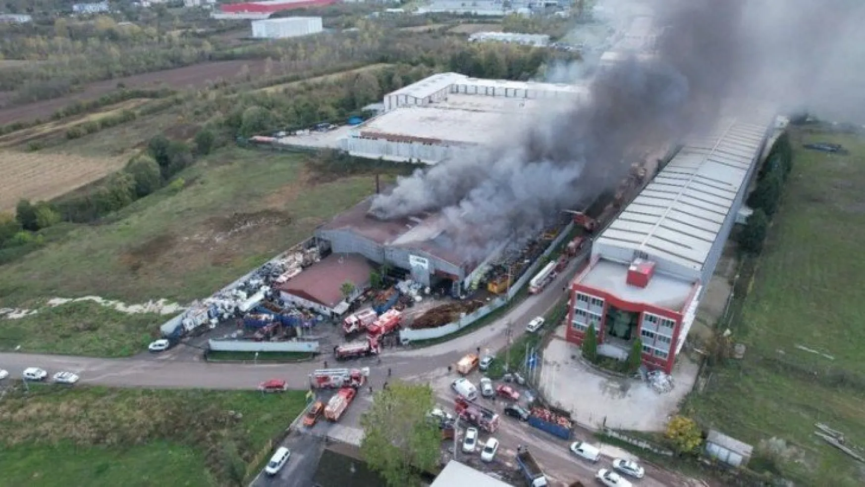 Fabrika yangını kontrol altına alındı