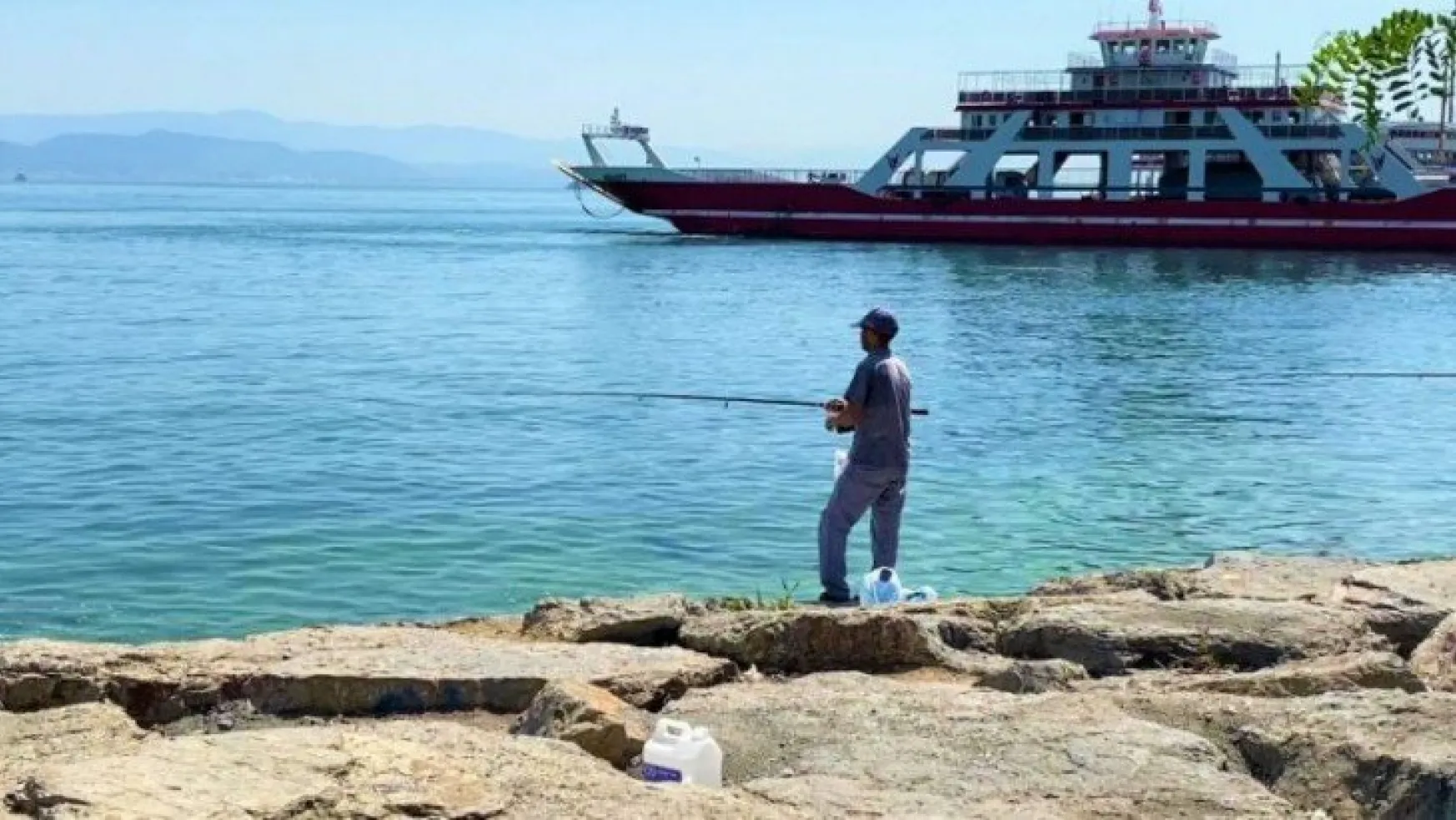 Gebze'de balıkçılar deniz altındaki müsilajdan şikayetçi