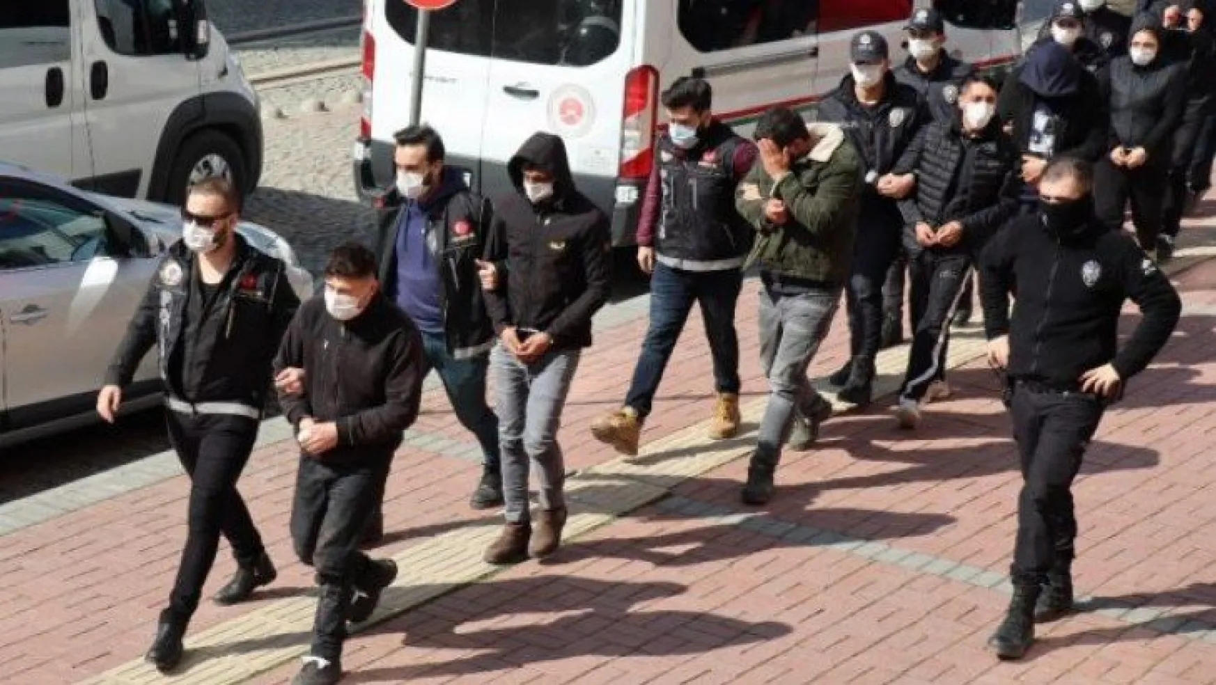 Gençleri zehirleyen 5 torbacı tutuklandı