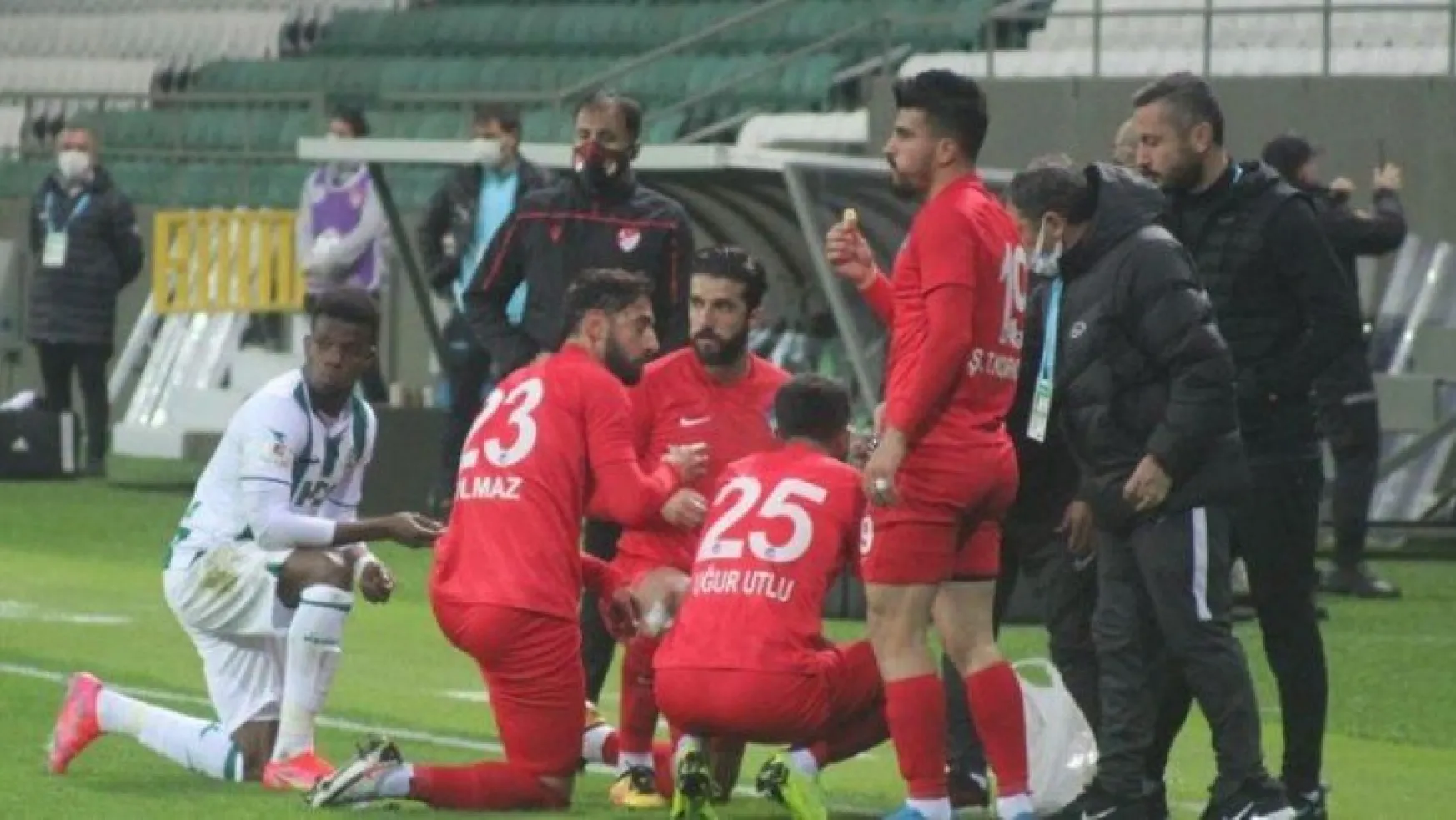 Giresunspor-Keçiörengücü maçında futbolcular iftar yaptı!