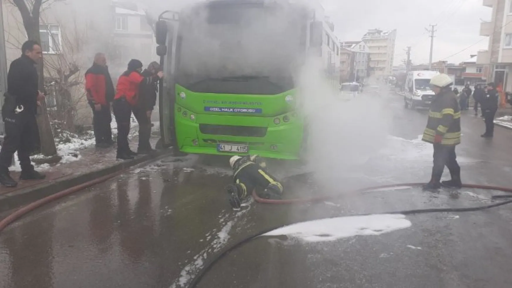 Halk otobüsünde yangın paniği