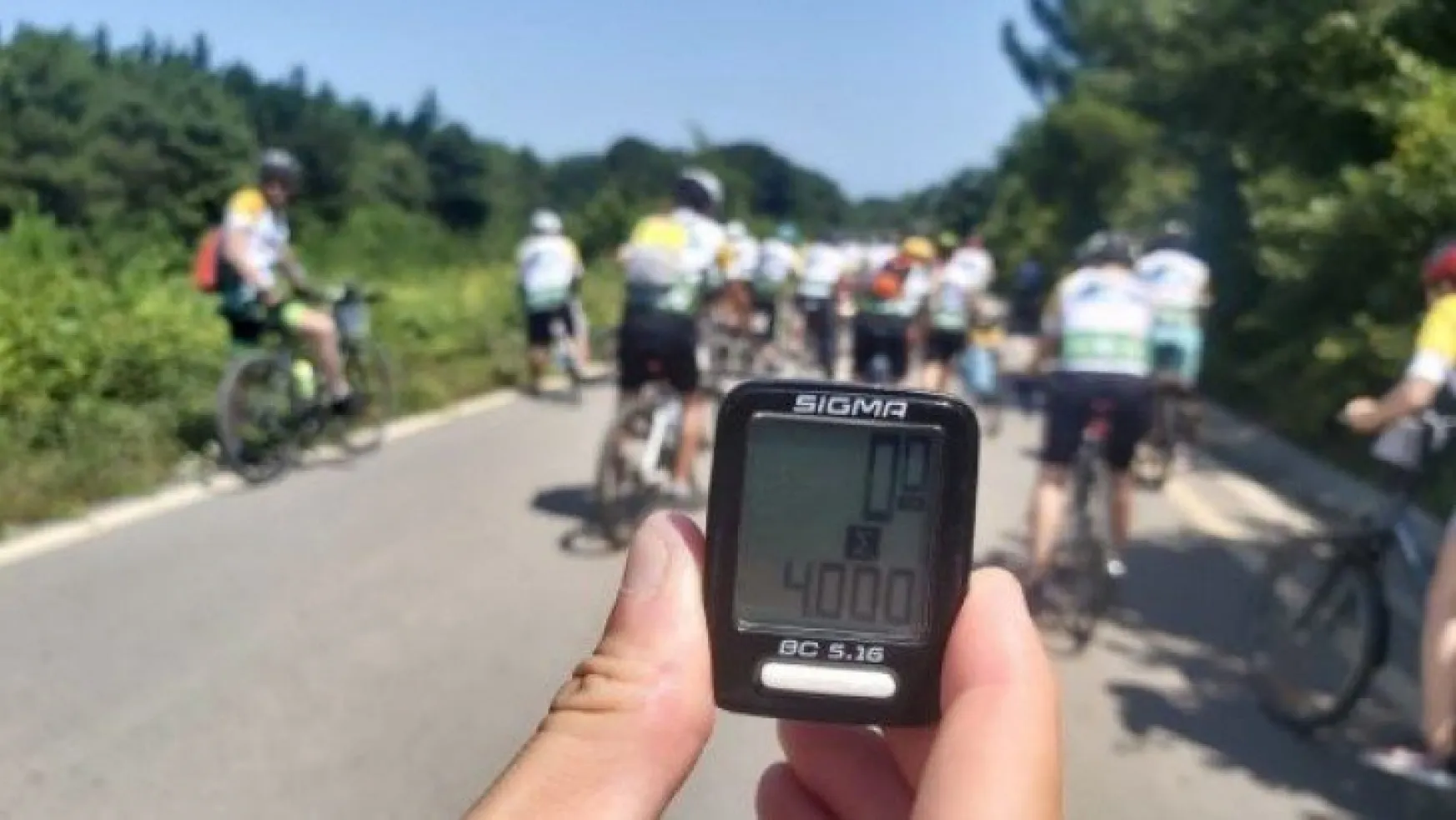 Hollandalı bisikletçiler 4 bininci kilometreyi Kocaeli'de pedalladı