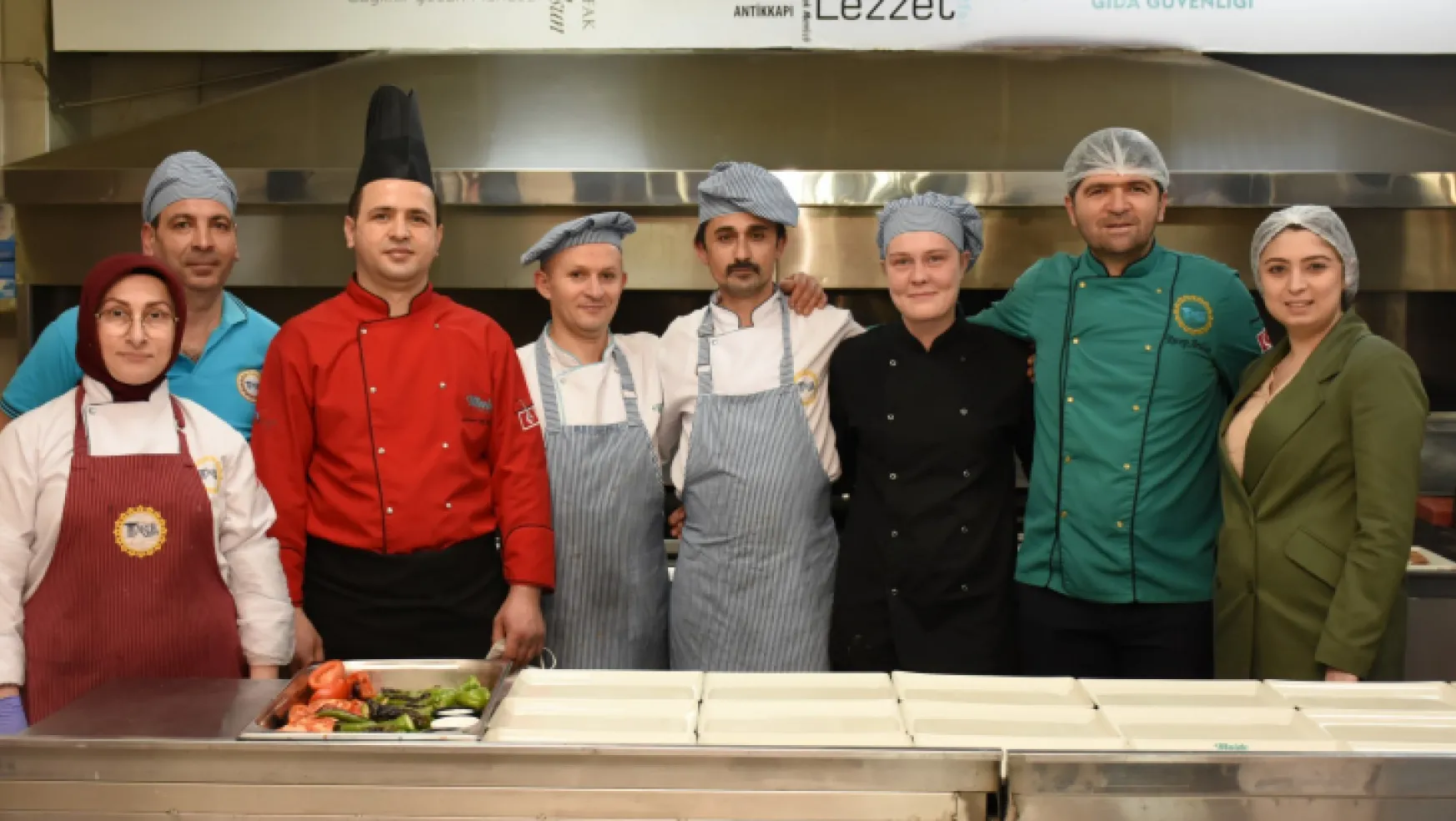 Hollandalı öğrenci Türk mutfağını Kocaeli'de öğreniyor