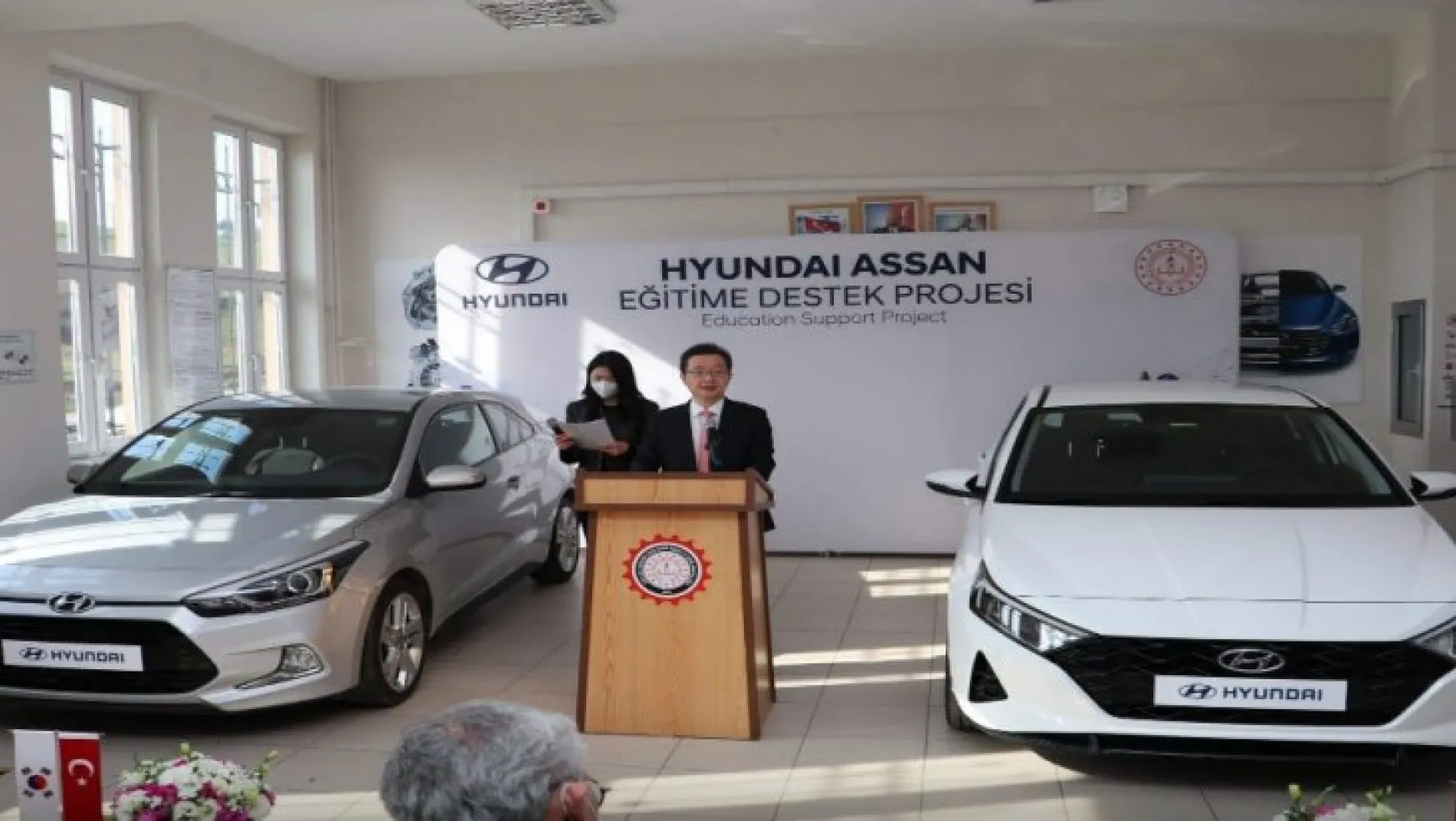 Hyundai'den okula araç bağışı 