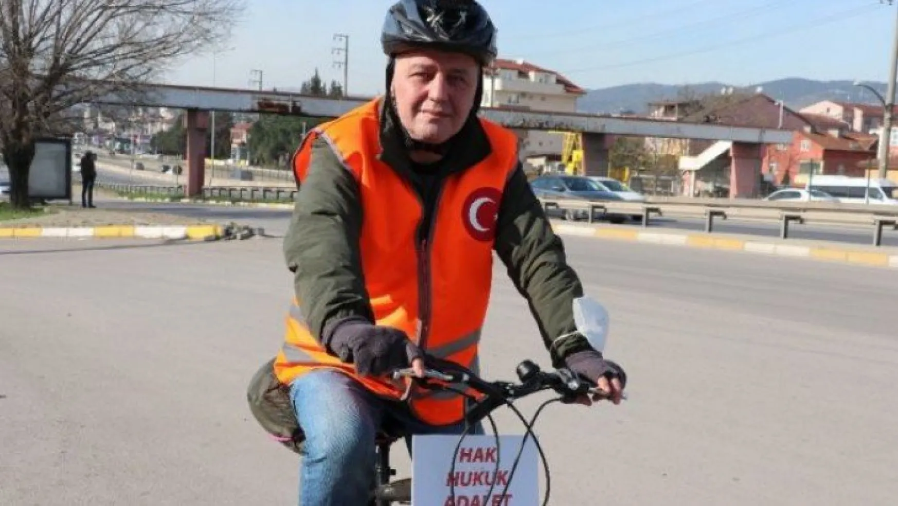 İBB'de işten çıkartılan işçi, İstanbul'dan Ankara'ya kadar pedal çeviriyor