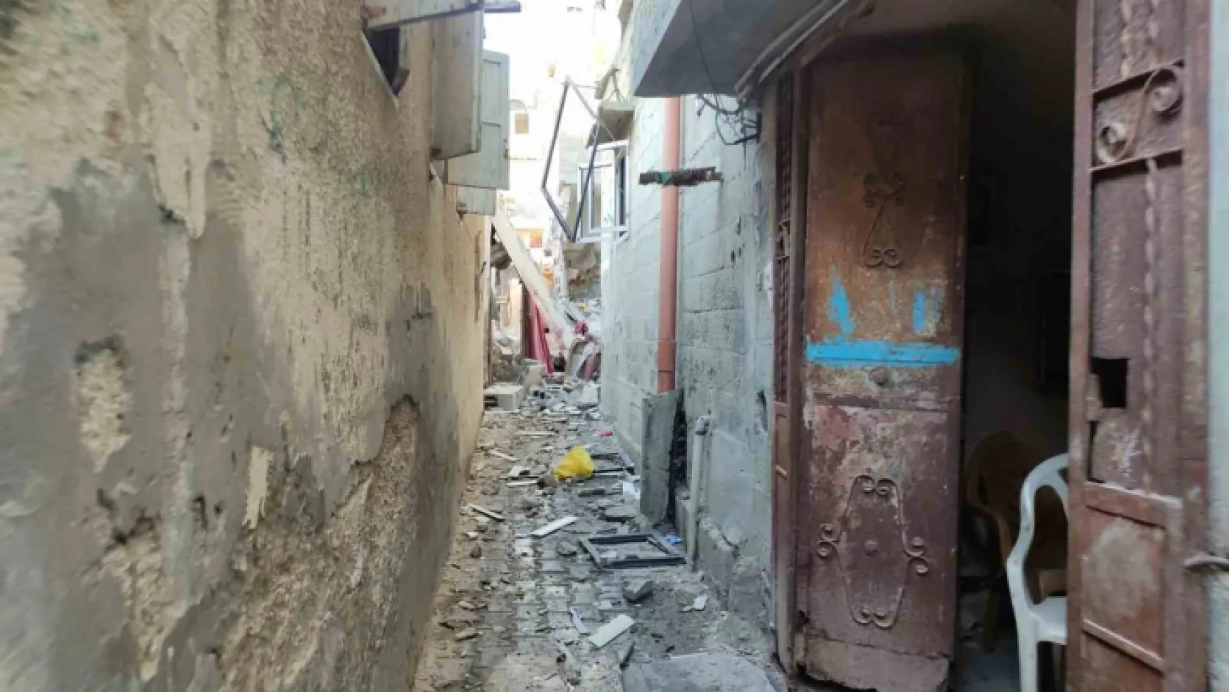 İsrail, Magazi Mülteci Kampı'nda çok sayıda binayı vurdu