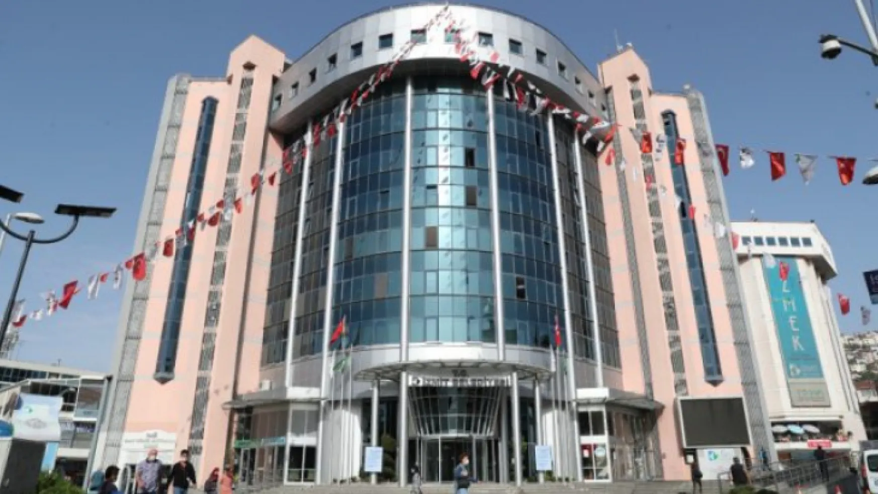 İstanbul'daki kokoreççi İzmit Belediyesi'ne isyan etti