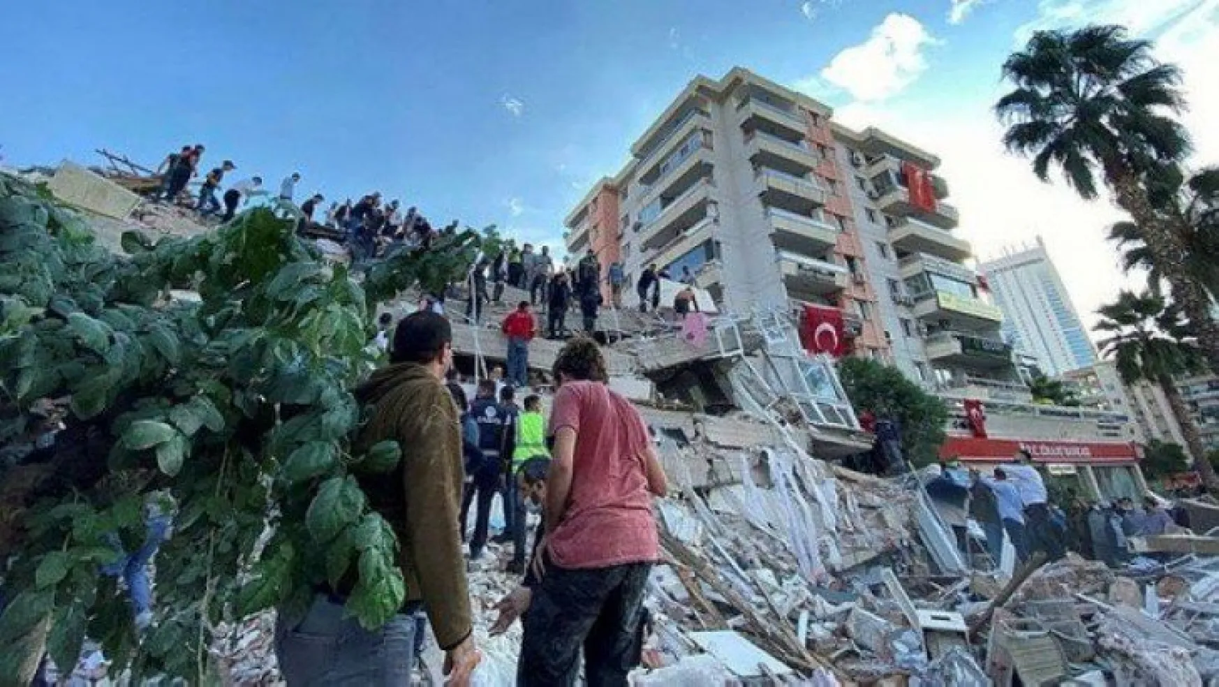 İzmir'deki depremde 6 kişi hayatını kaybetti, 202 yaralı var!