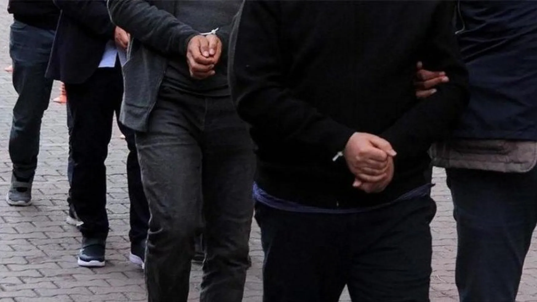 İzmir'de FETÖ operasyonu: 82 gözaltı kararı