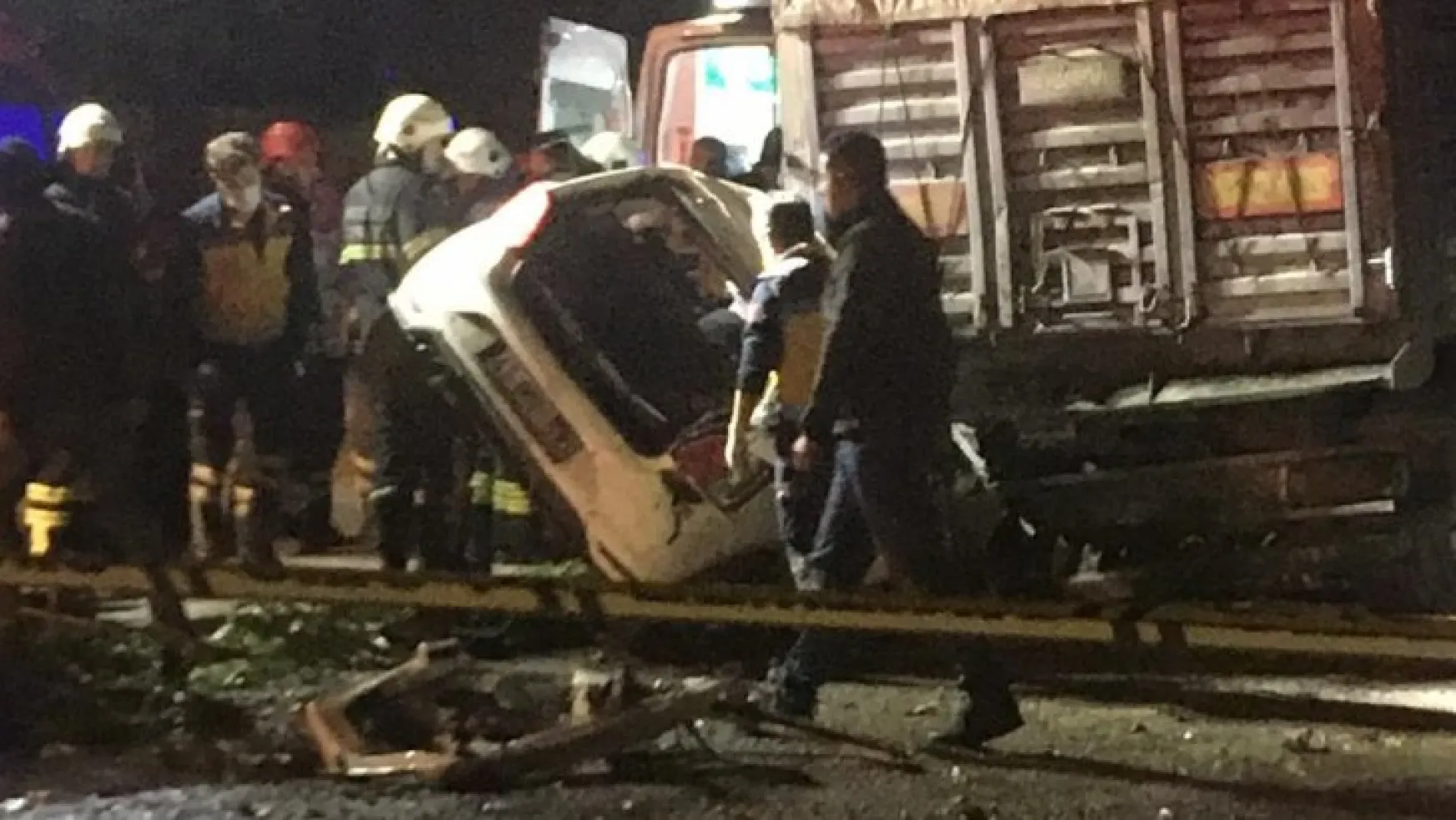 İzmit'te korkunç kaza, 3 kişi hayatını kaybetti