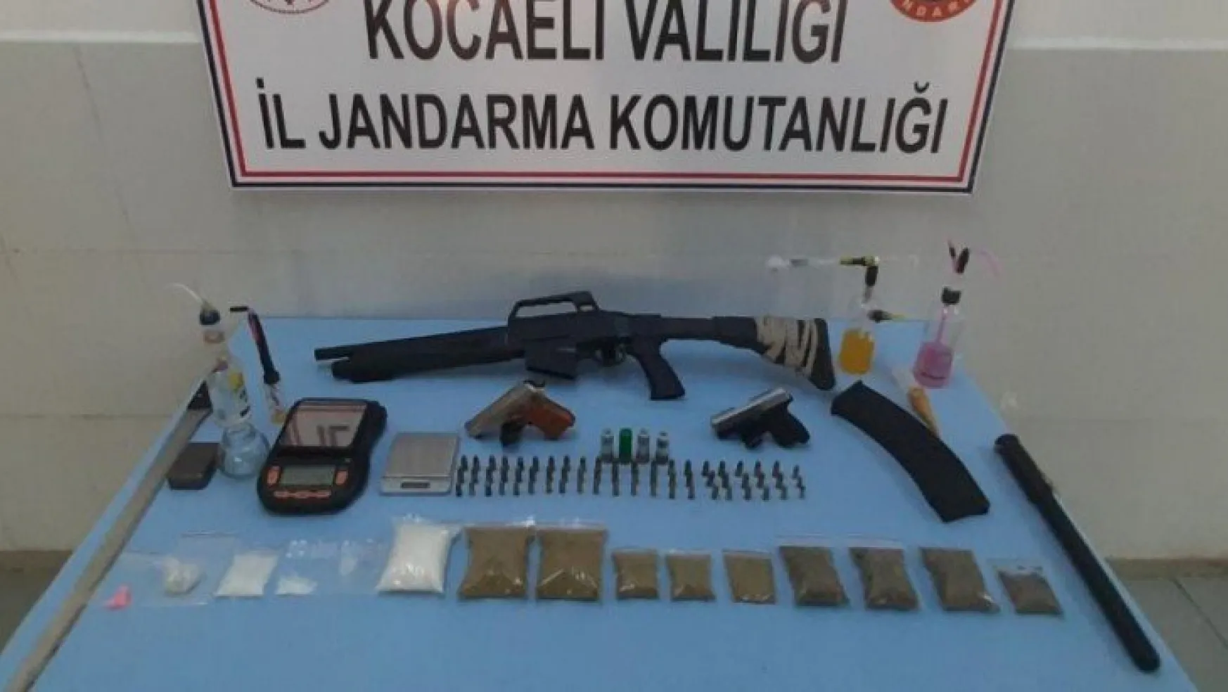 Jandarmadan uyuşturucu tacirlerine operasyon: 4 gözaltı