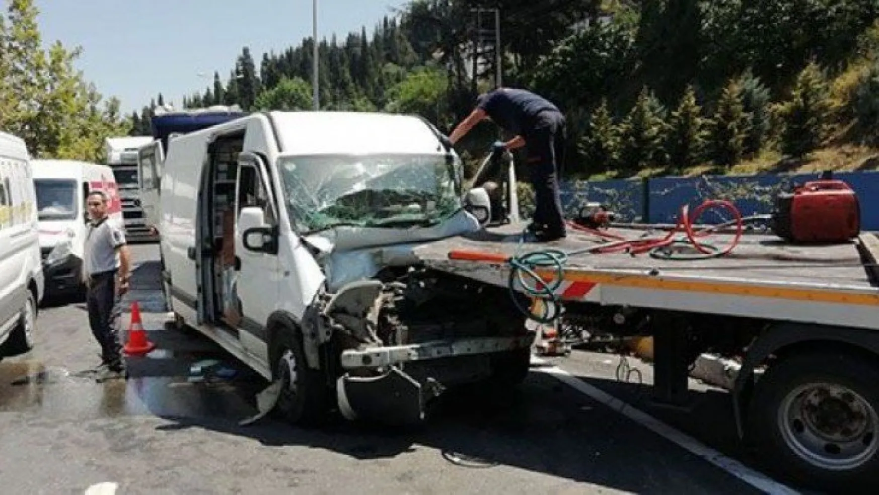 Karamürsel'de zincirleme kaza: 8 araç birbirine girdi!