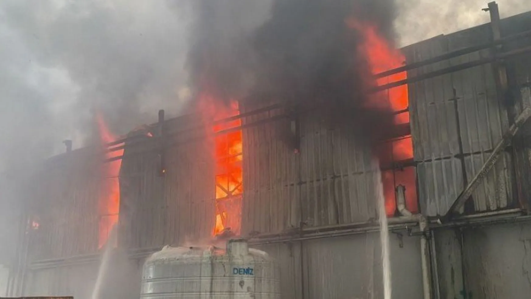 Kartepe'de büyük fabrika yangını