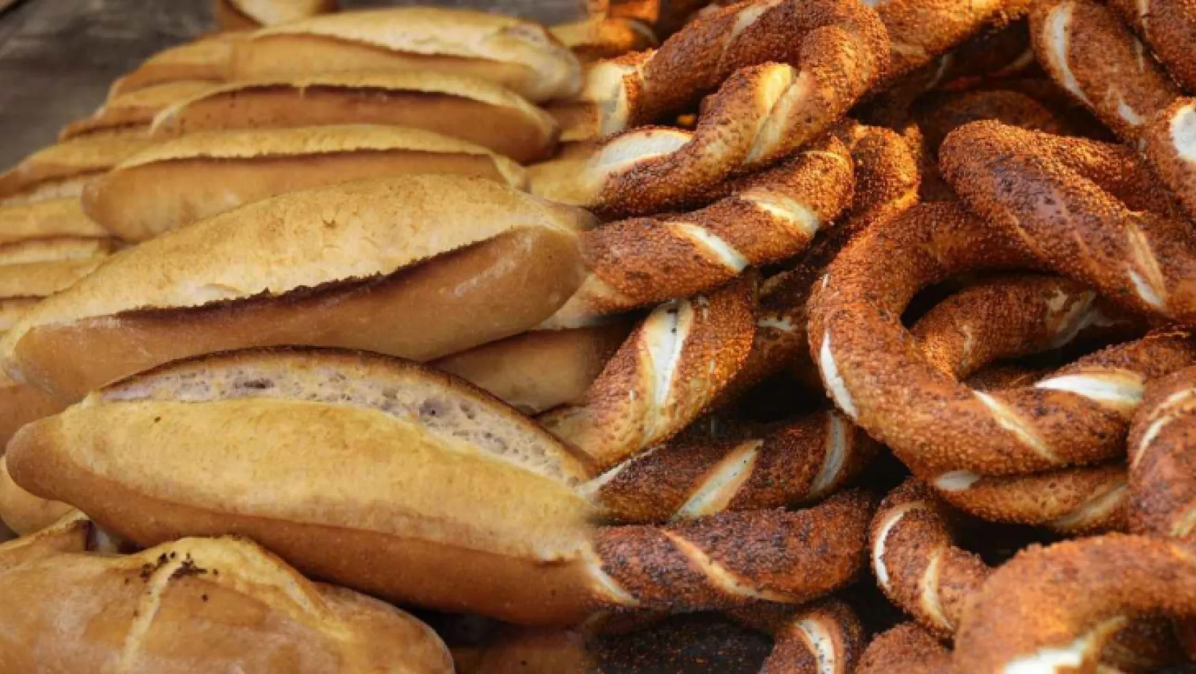 Kocaeli'de ekmek ve simit zamlı satılmaya başladı