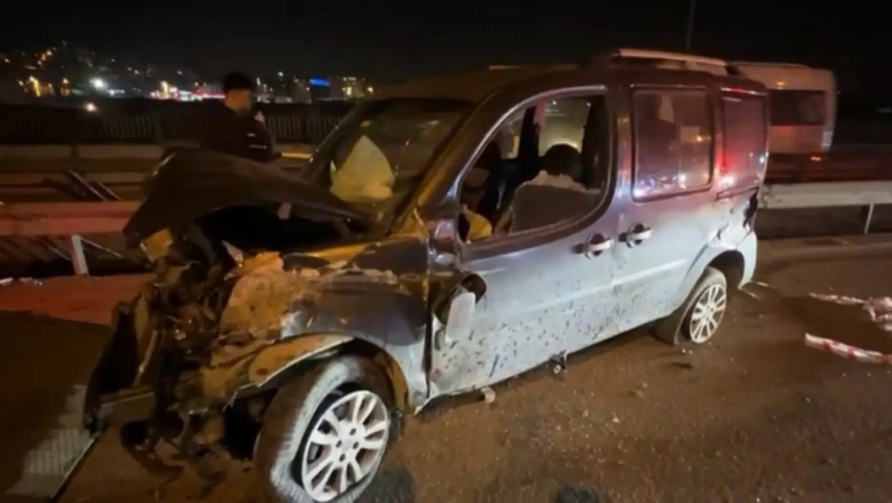 Kocaeli'de iki hafif ticari araç çarpıştı: 1 yaralı