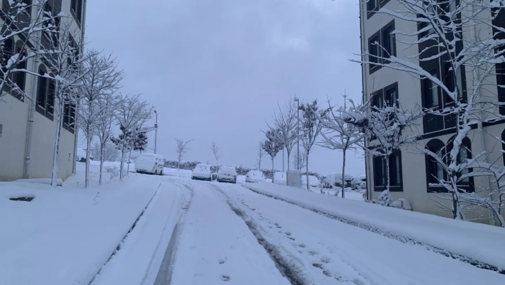 Kocaeli'de kar yağışı etkili oluyor