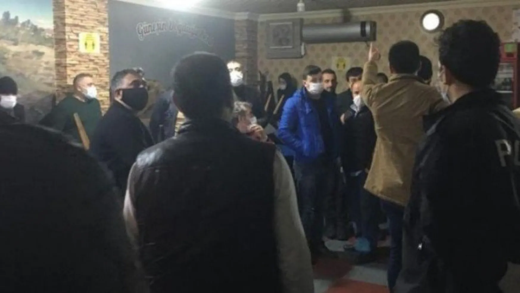 Kocaeli'de kumarhaneye çevrilen kahvehaneye polis baskını 