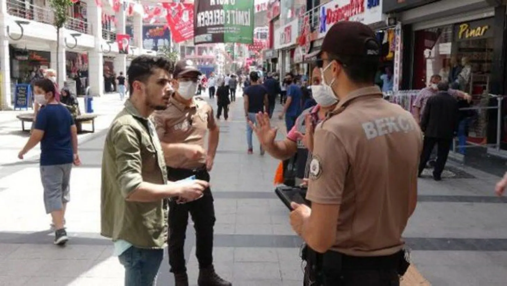 Kocaeli'de maske takmayan onlarca kişiye ceza kesildi 