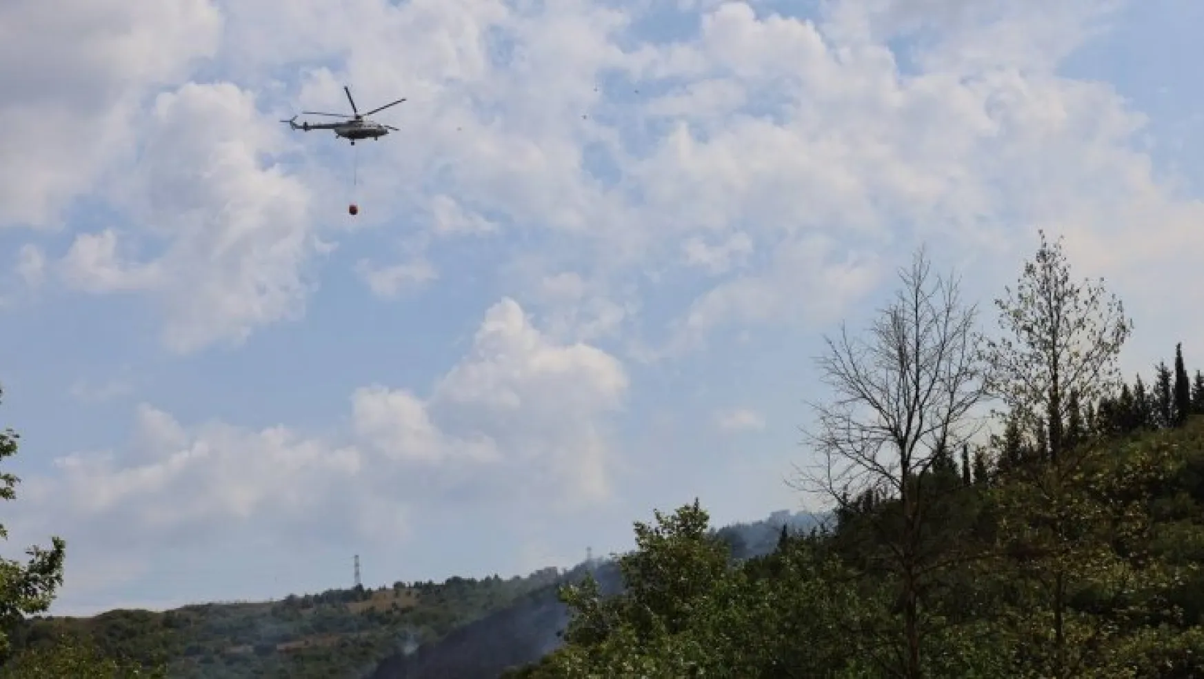 Orman yangınına helikopterle müdahale