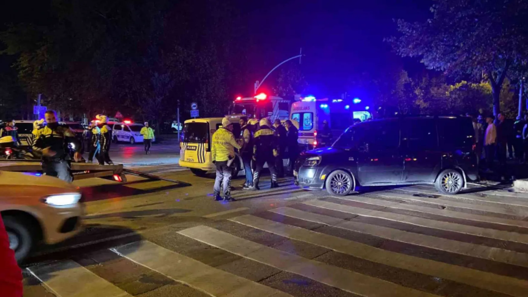 Kocaeli'de polis arabası ile ticari araç çarpıştı: 5 yaralı
