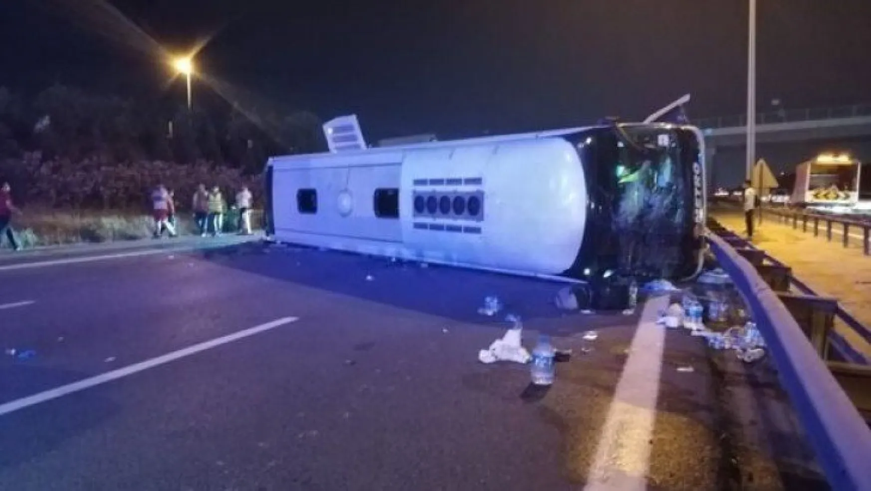 Kocaeli'de yolcu otobüsü devrildi:1 ölü, 17 yaralı!