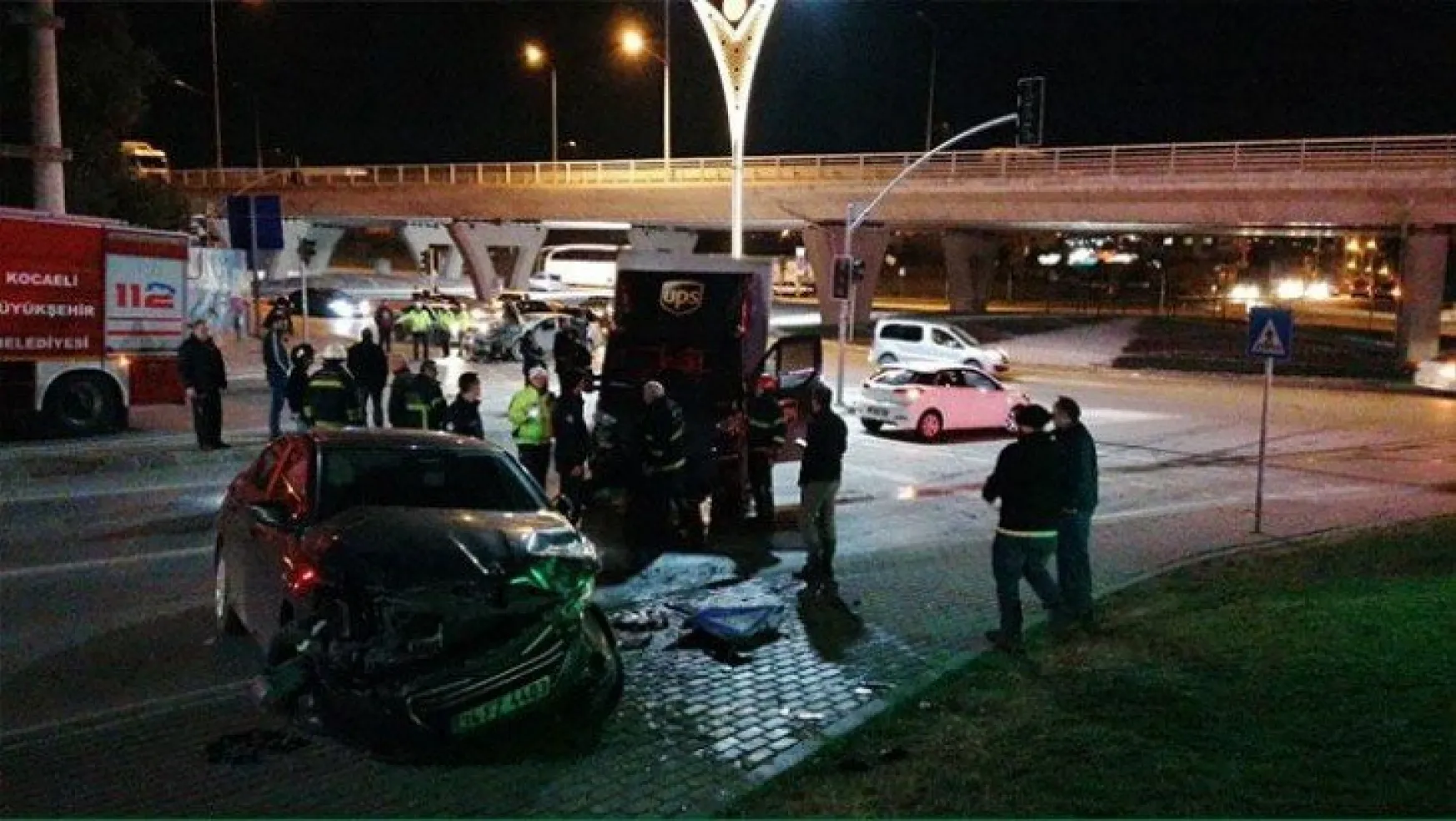 Kocaeli'de zincirleme trafik kazası: 3 yaralı!