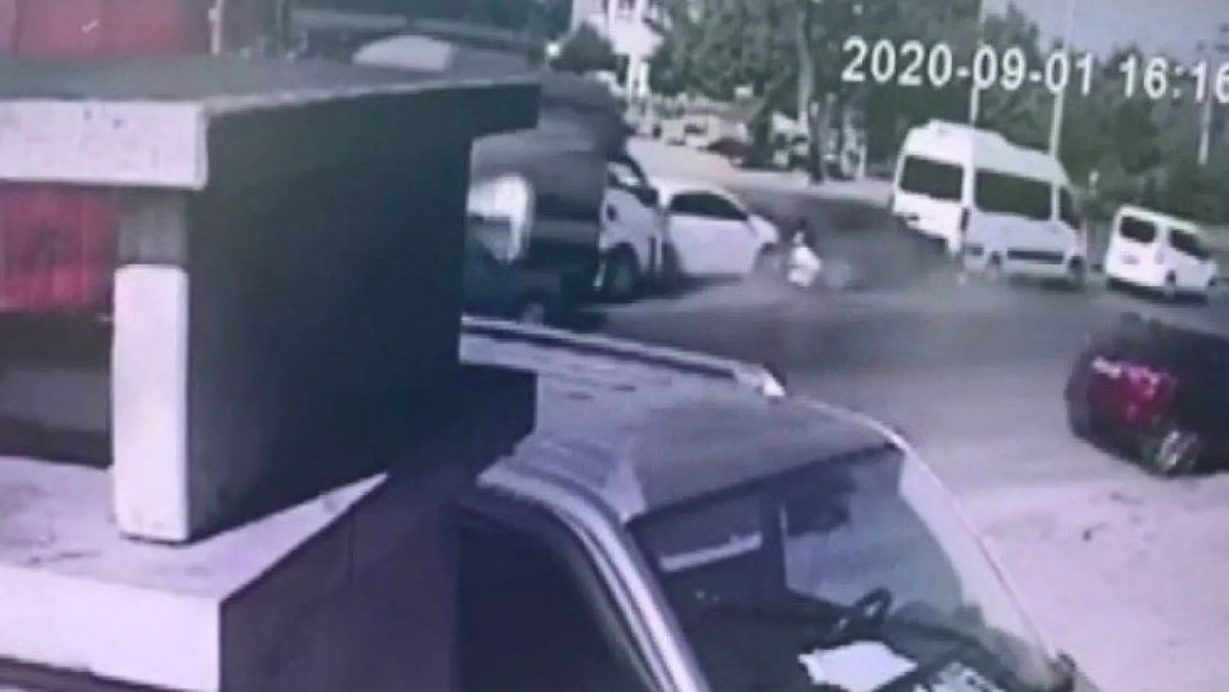 Kocaeli'de 11 aracın karıştığı zincirleme kaza güvenlik kameralarına yansıdı