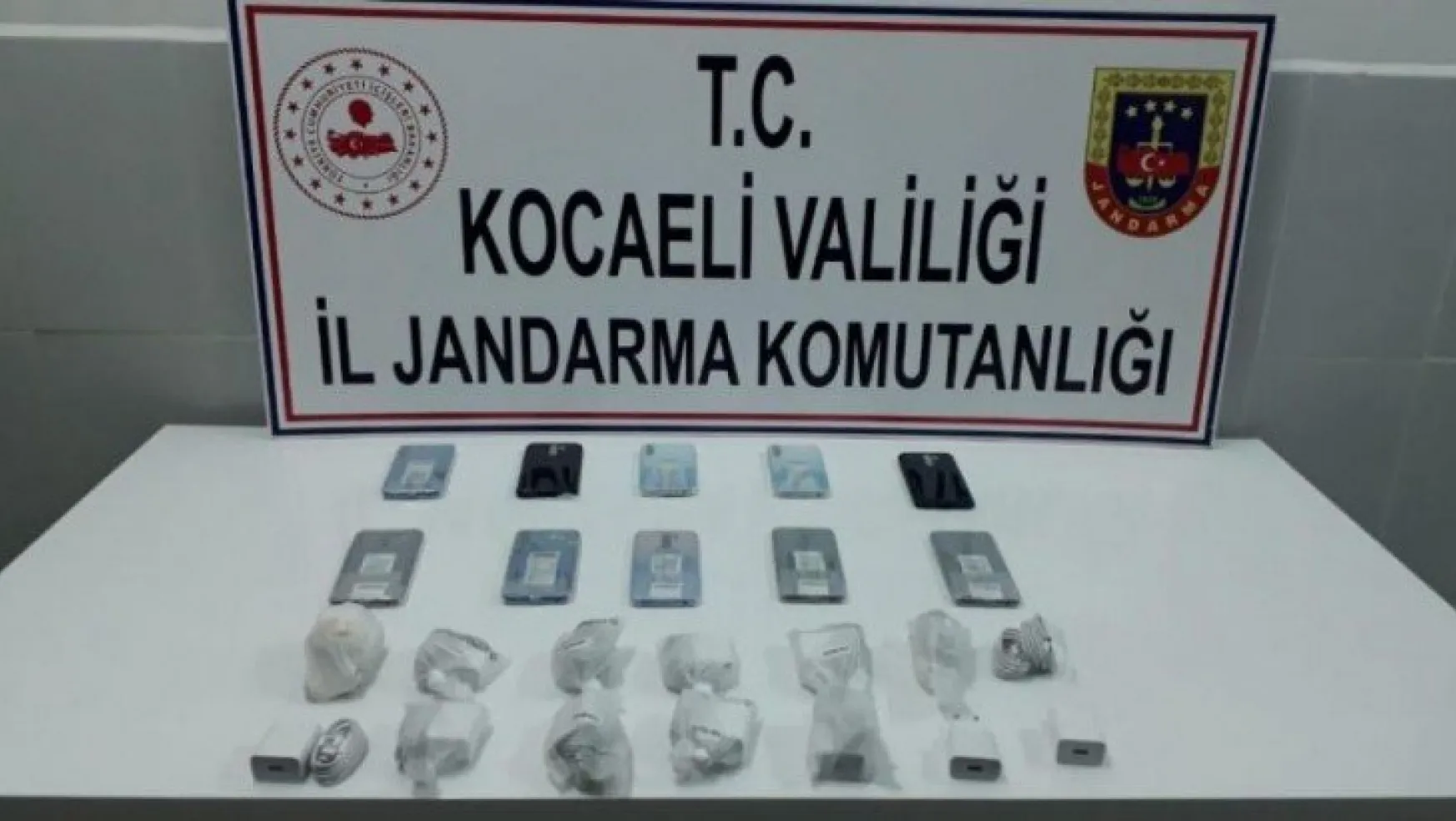 Kocaeli'de 40 bin TL değerinde gümrük kaçağı cep telefonu ele geçirildi