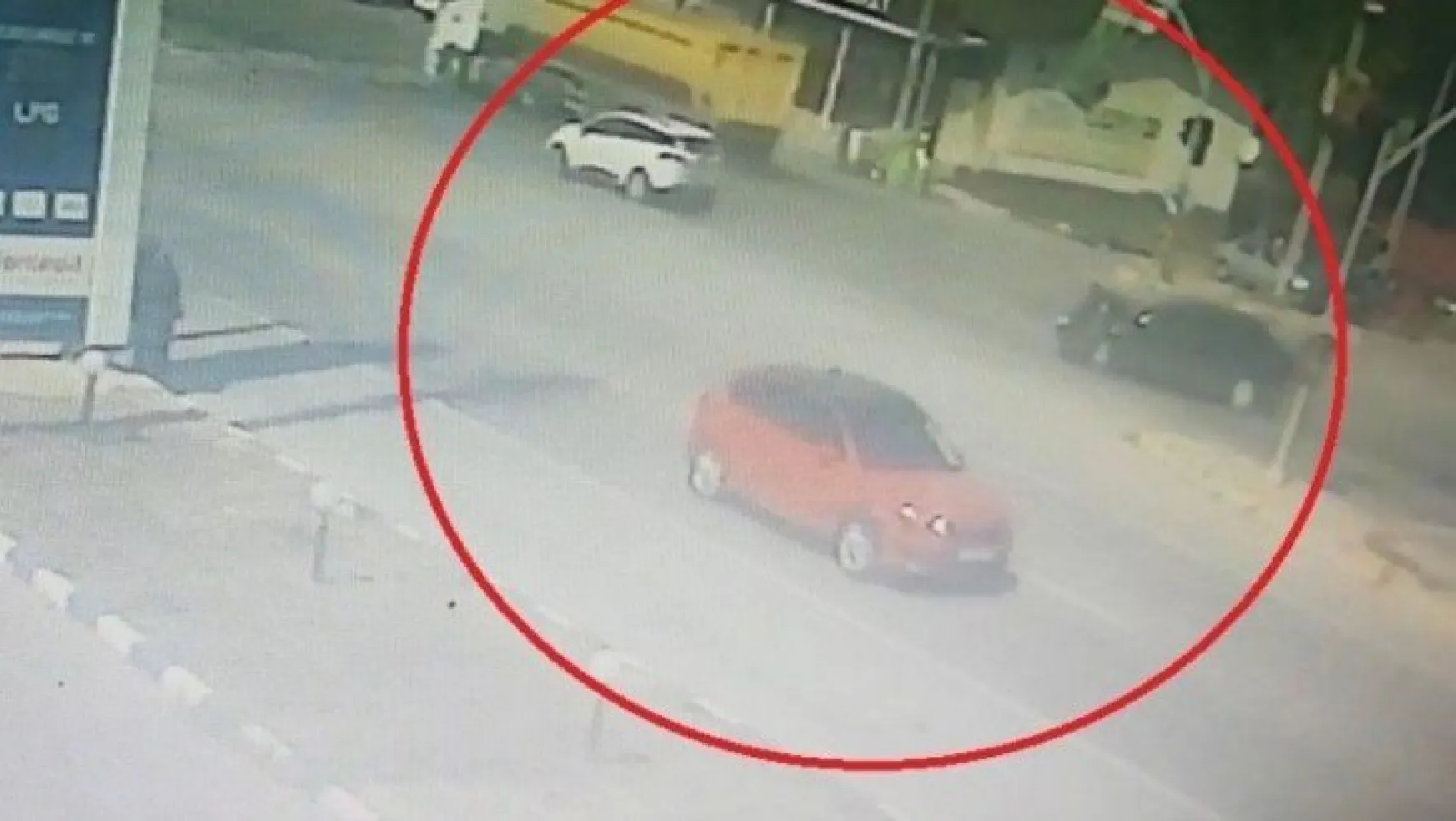 Kocaeli'de iki otomobil çarpıştı: 1'i çocuk 2 yaralı