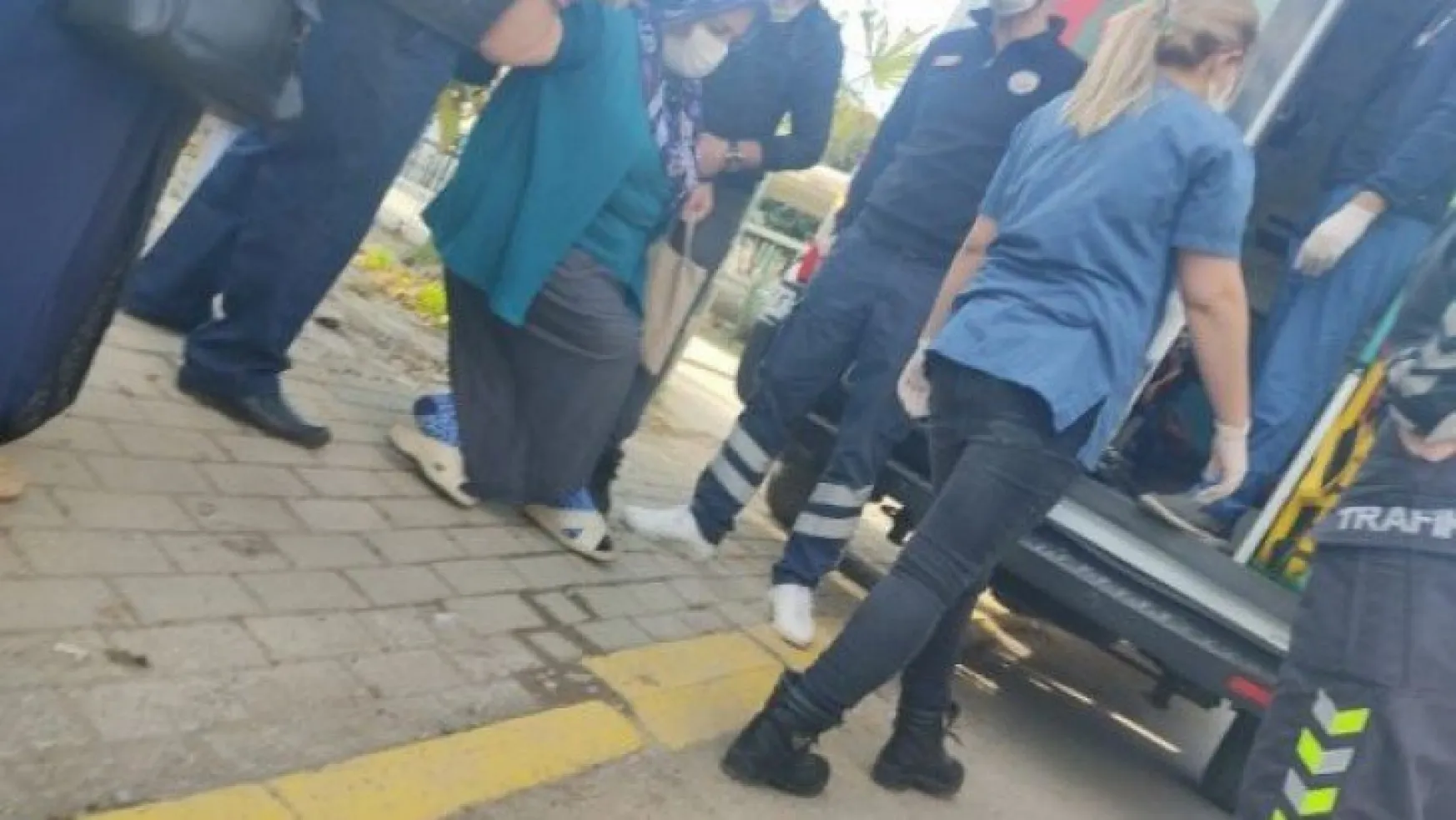 Kocaeli'de otomobilin çarptığı yaşlı kadın yaralandı