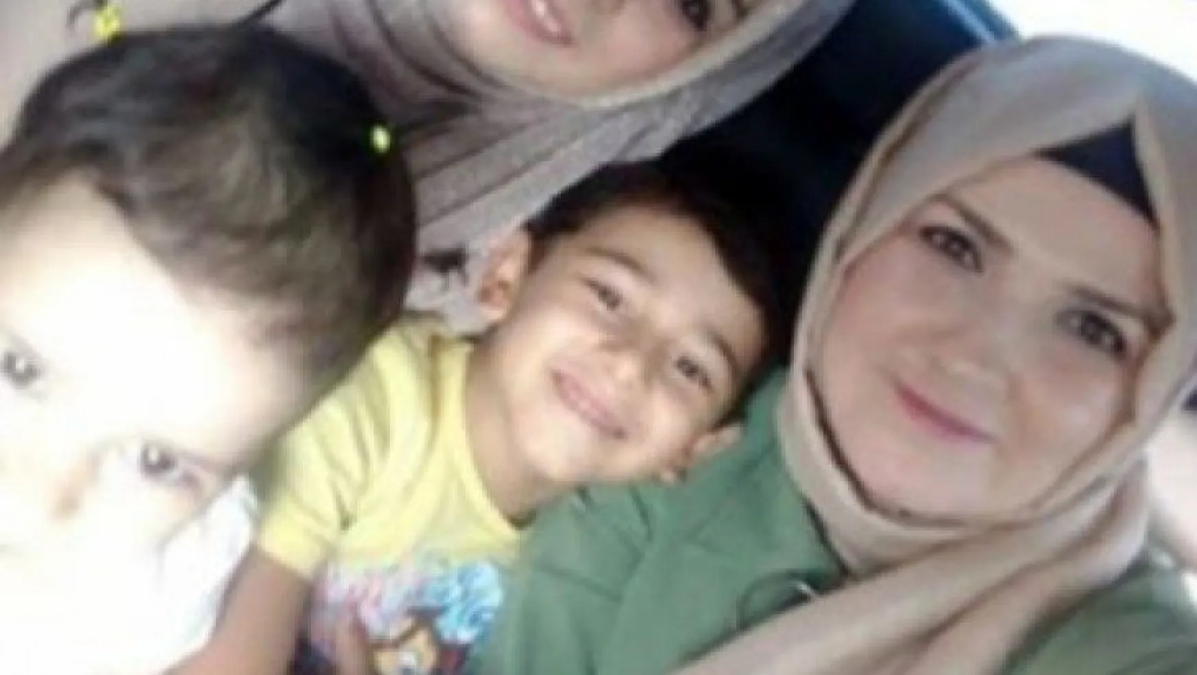 Kocaeli'deki feci kazada hayatını kaybedenlerden geriye aile fotoğrafları kaldı
