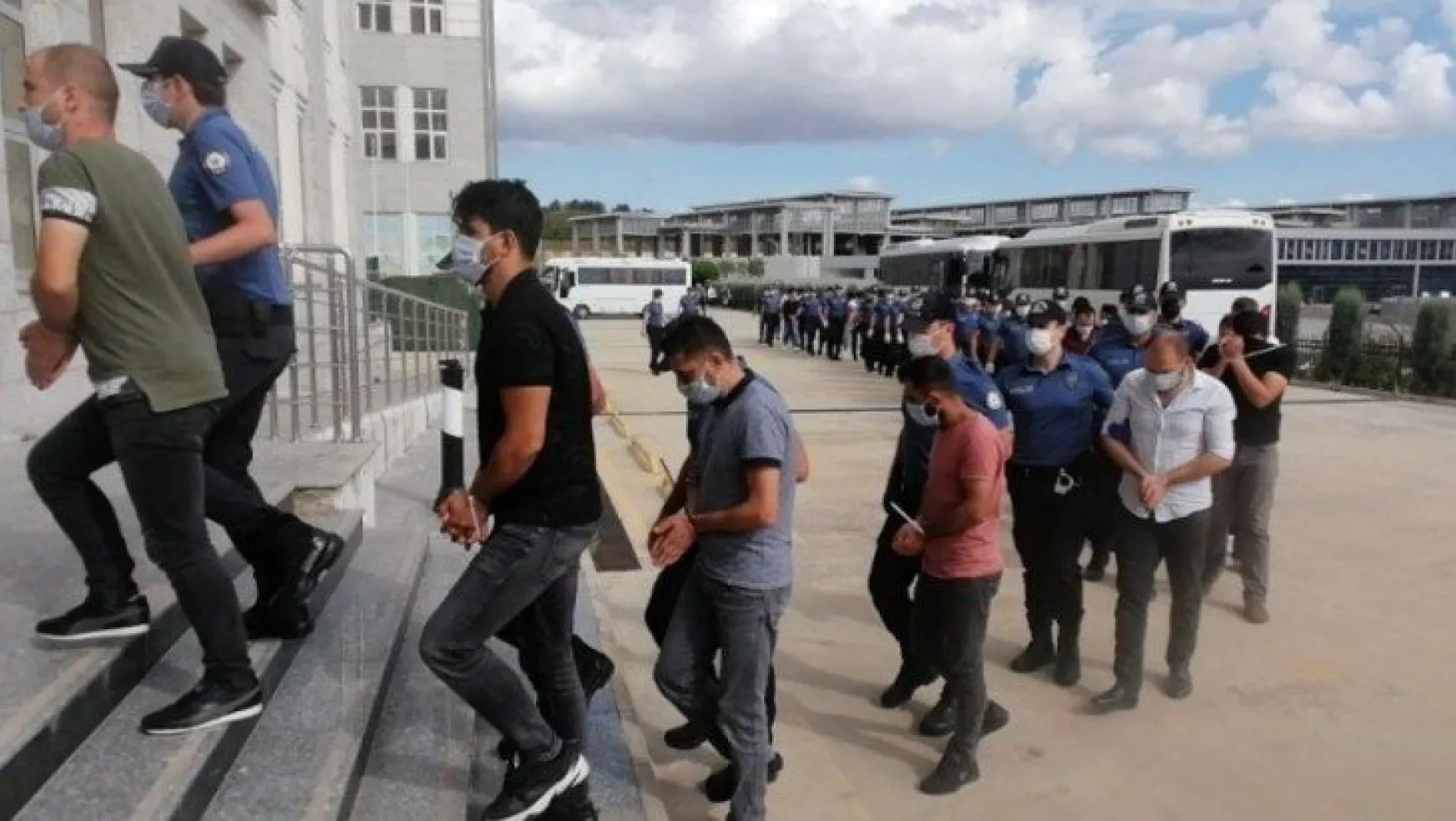 Kocaeli'deki yasa dışı bahis operasyonunda 8 kişi tutuklandı