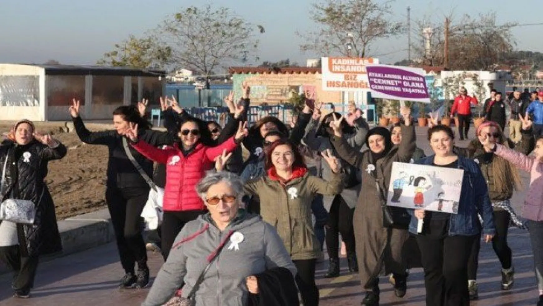 Körfez'de kadına şiddete farkındalık yürüyüşü