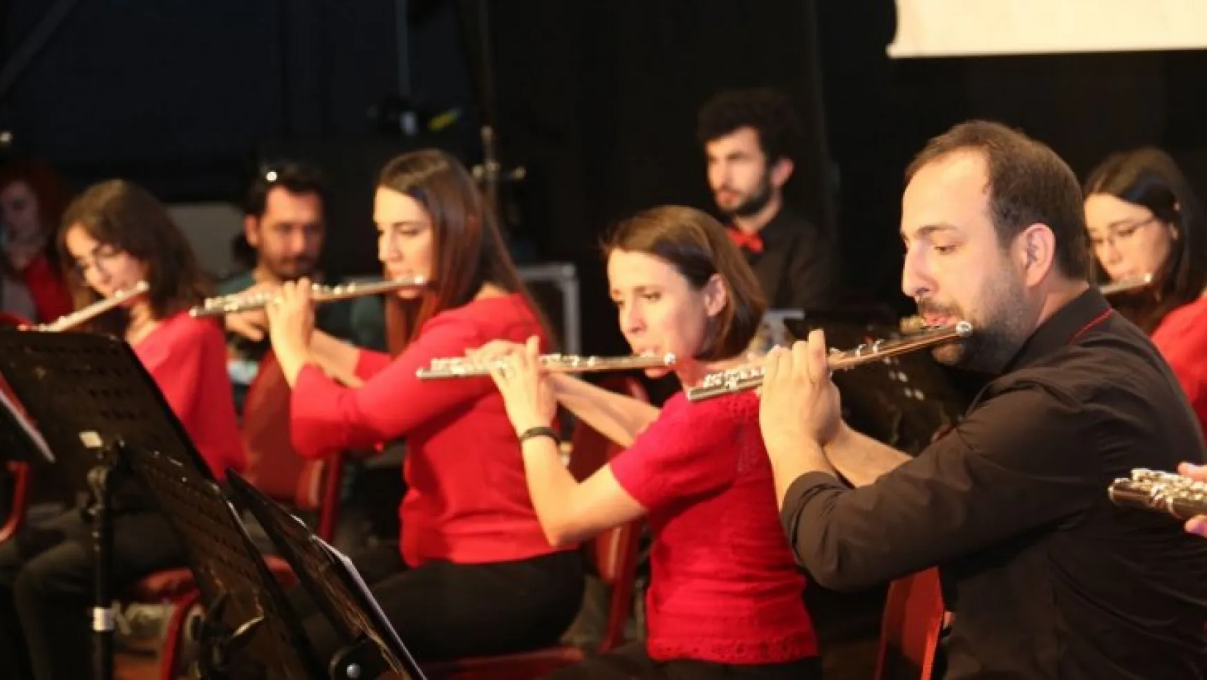 Marmara Flüt Orkestrası'ndan Gölcük Marşı