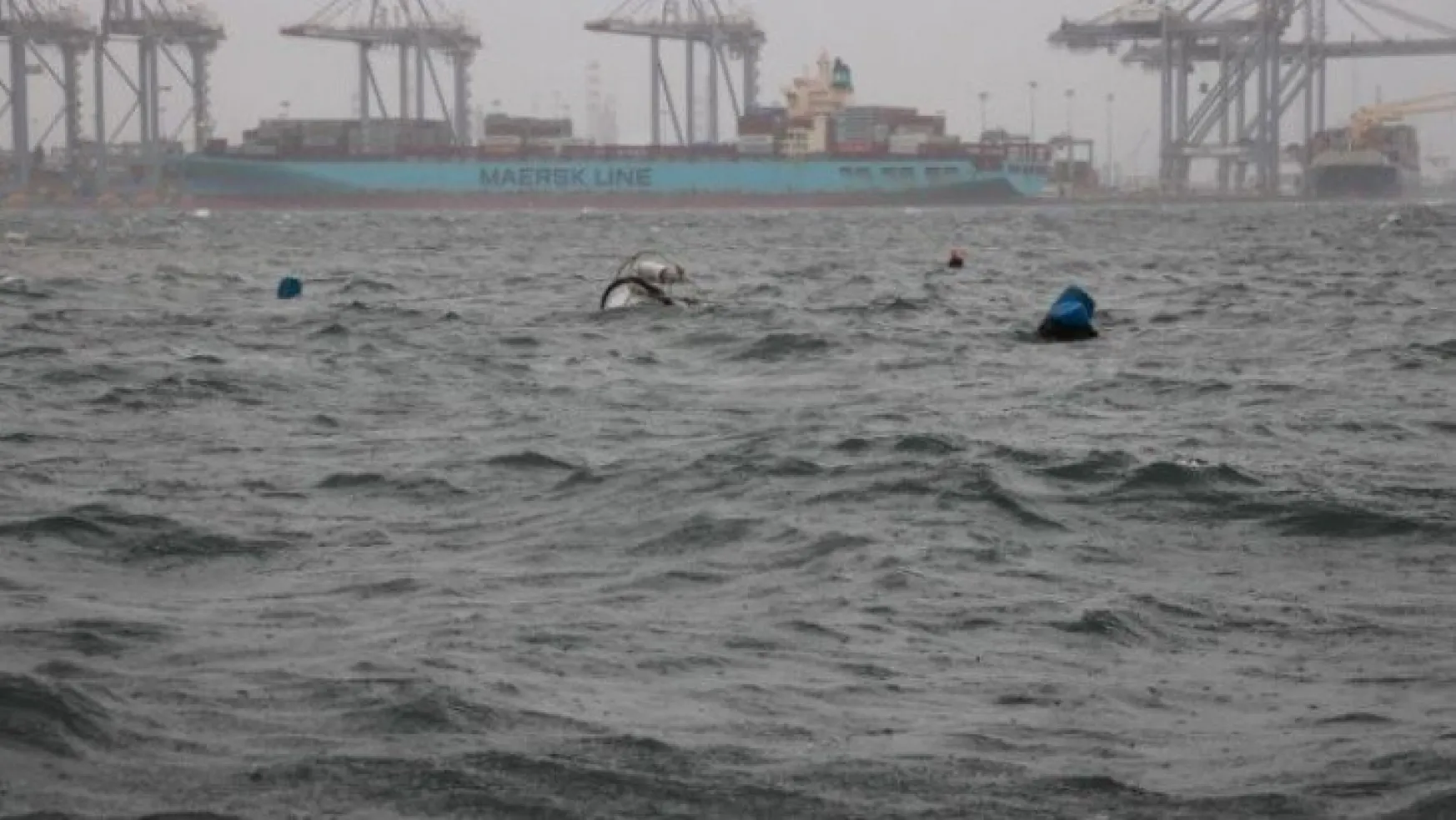 Marmara Körfezi'nde Lodos balıkçı teknesini batırdı