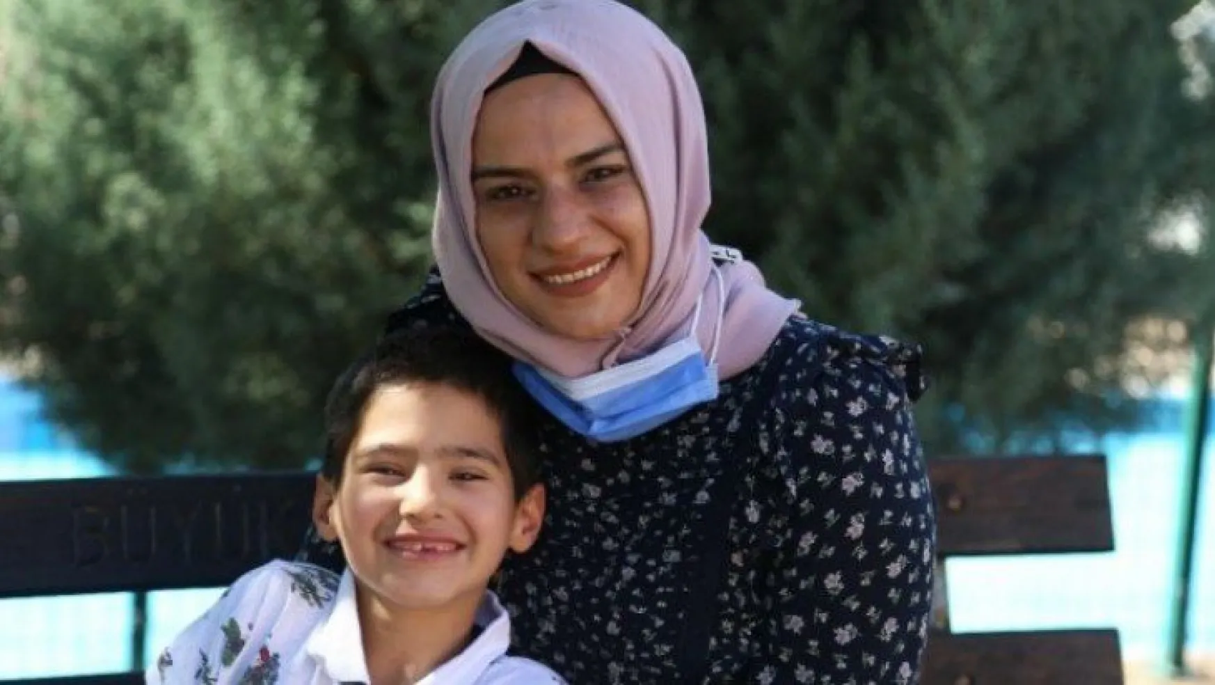 Oğlunun sağlığına kavuşması için her fırsatta Türkiye'nin yolunu tutuyor
