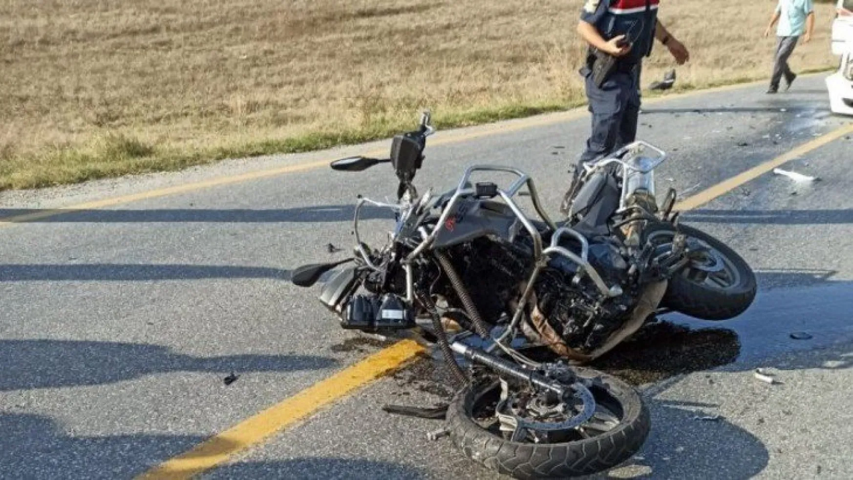 Otomobil ile motosiklet çarpıştı: 1 ölü  