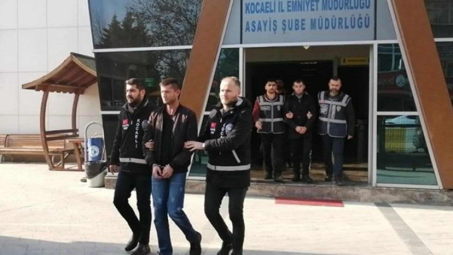 Sahte polis çetesi Kocaeli'de çökertildi!