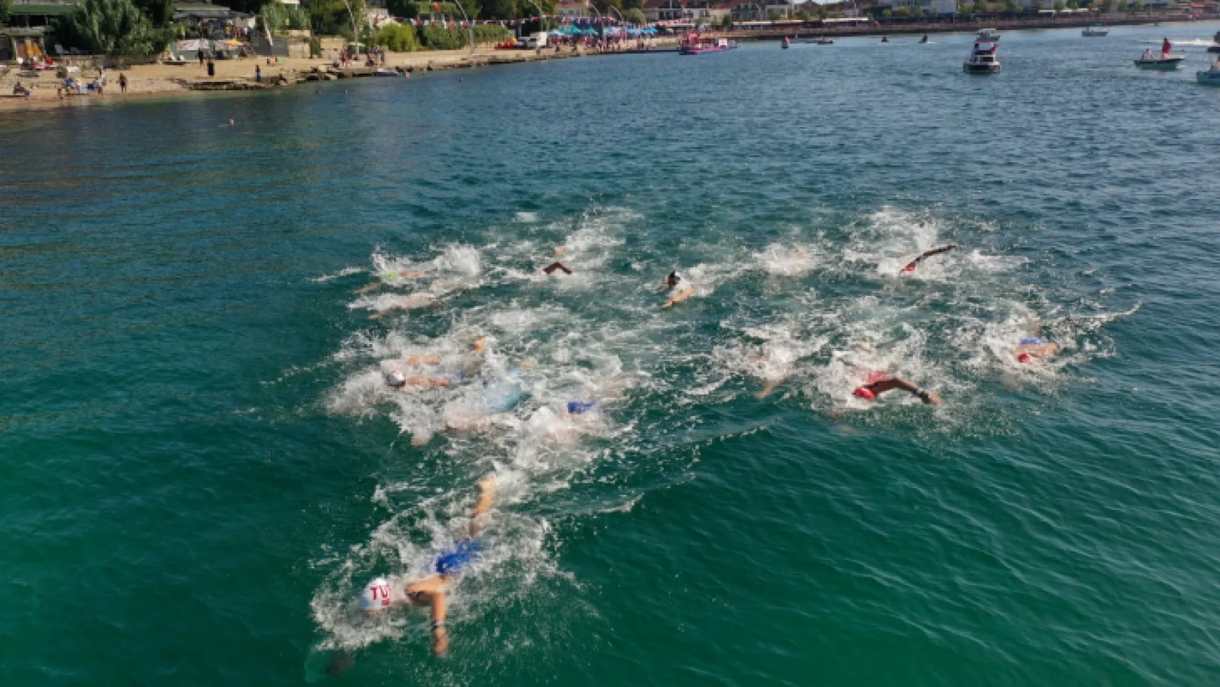 Şampiyon yüzücüler Kerpe'de kulaç attı