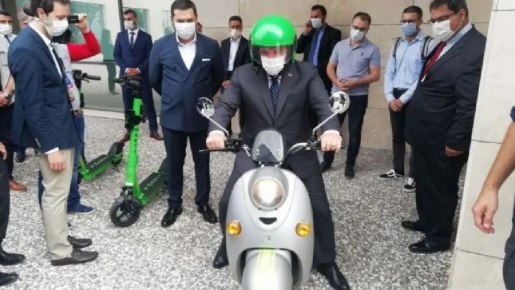 Sanayi ve Teknoloji Bakanı Varank, yerli elektrikli scooteri test etti!