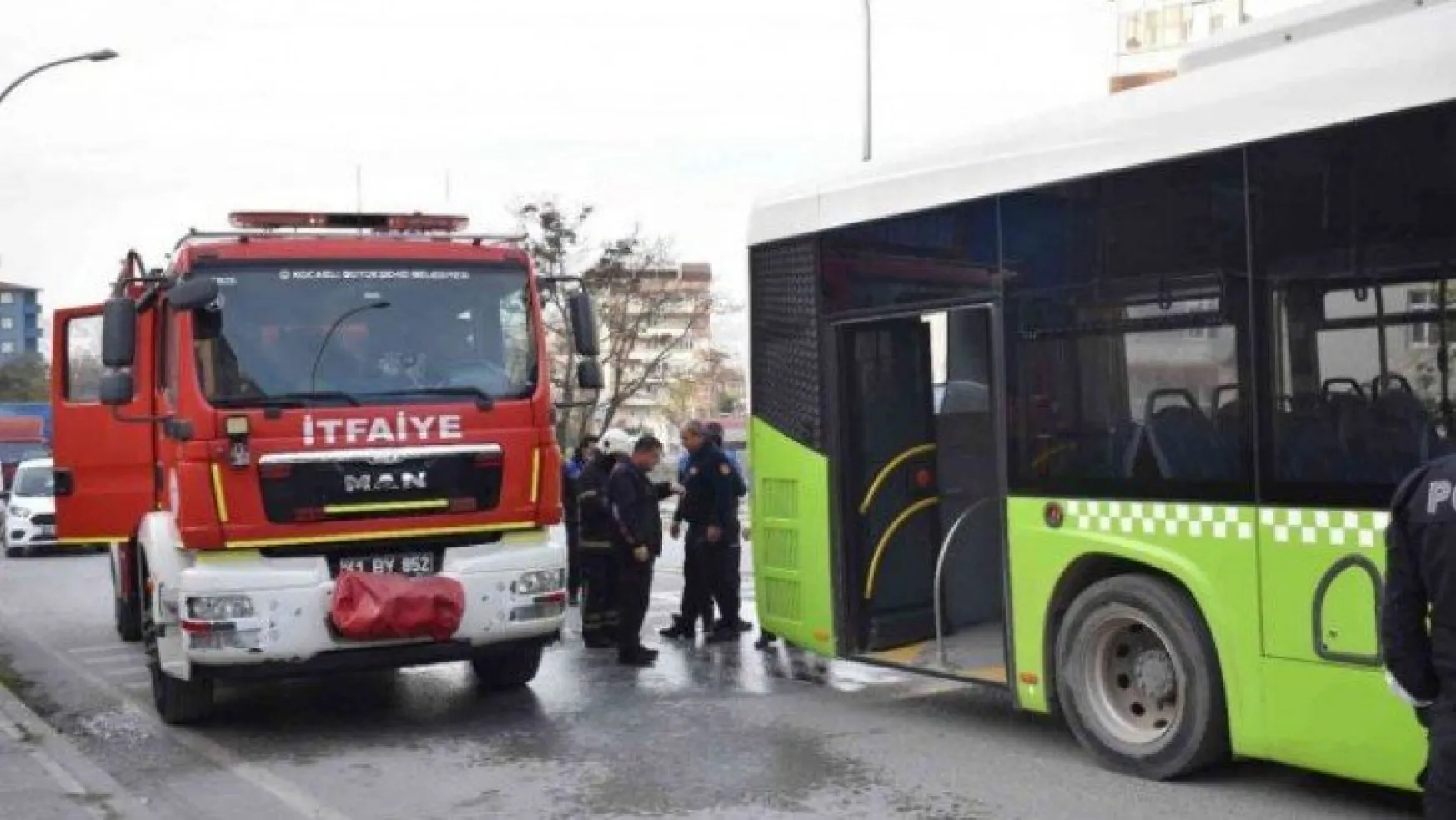 Seyir halindeki yolcu otobüsünde korkutan yangın